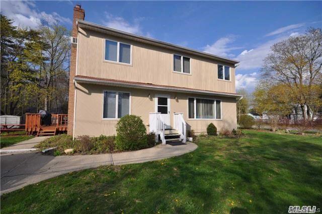 Larsen Ave, Smithtown, NY 11787