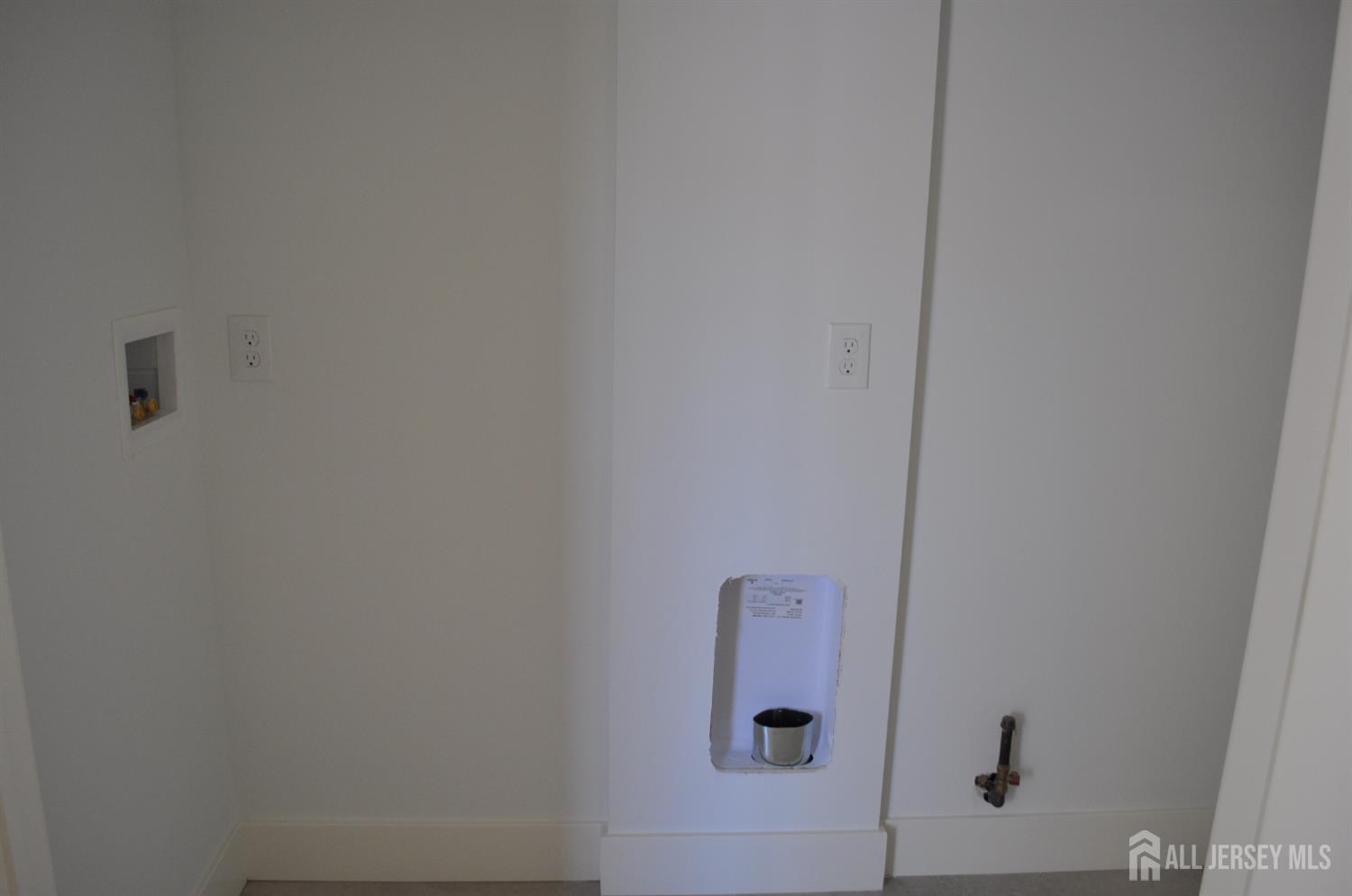 Woodbridge, New Jersey, 07095, United States, 4 Bedrooms Bedrooms, ,4 BathroomsBathrooms,Residential,For Sale,1920305