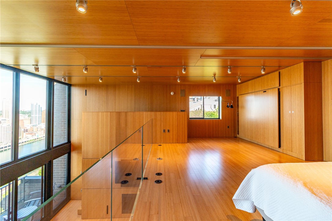 Pittsburgh, Pennsylvania, 15211, United States, 1 Bedroom Bedrooms, ,2 BathroomsBathrooms,Residential,For Sale,1981120