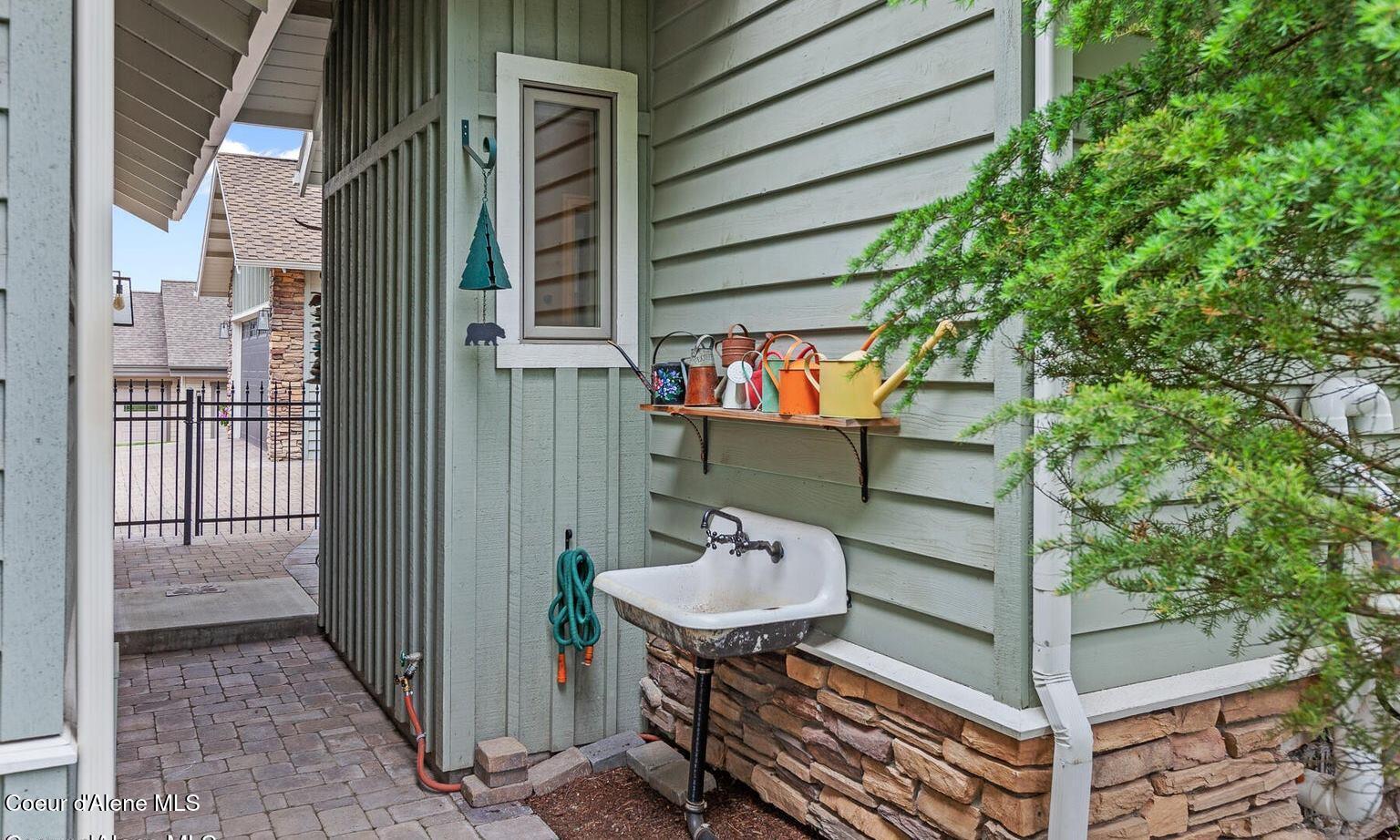 Hayden Lake, Idaho, 83835, United States, 4 Bedrooms Bedrooms, ,5 BathroomsBathrooms,Residential,For Sale,1990464