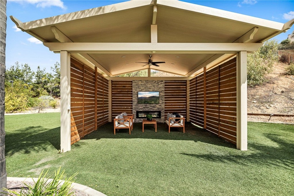 Redlands, California, 92373, United States, 4 Bedrooms Bedrooms, ,4 BathroomsBathrooms,Residential,For Sale,1979010