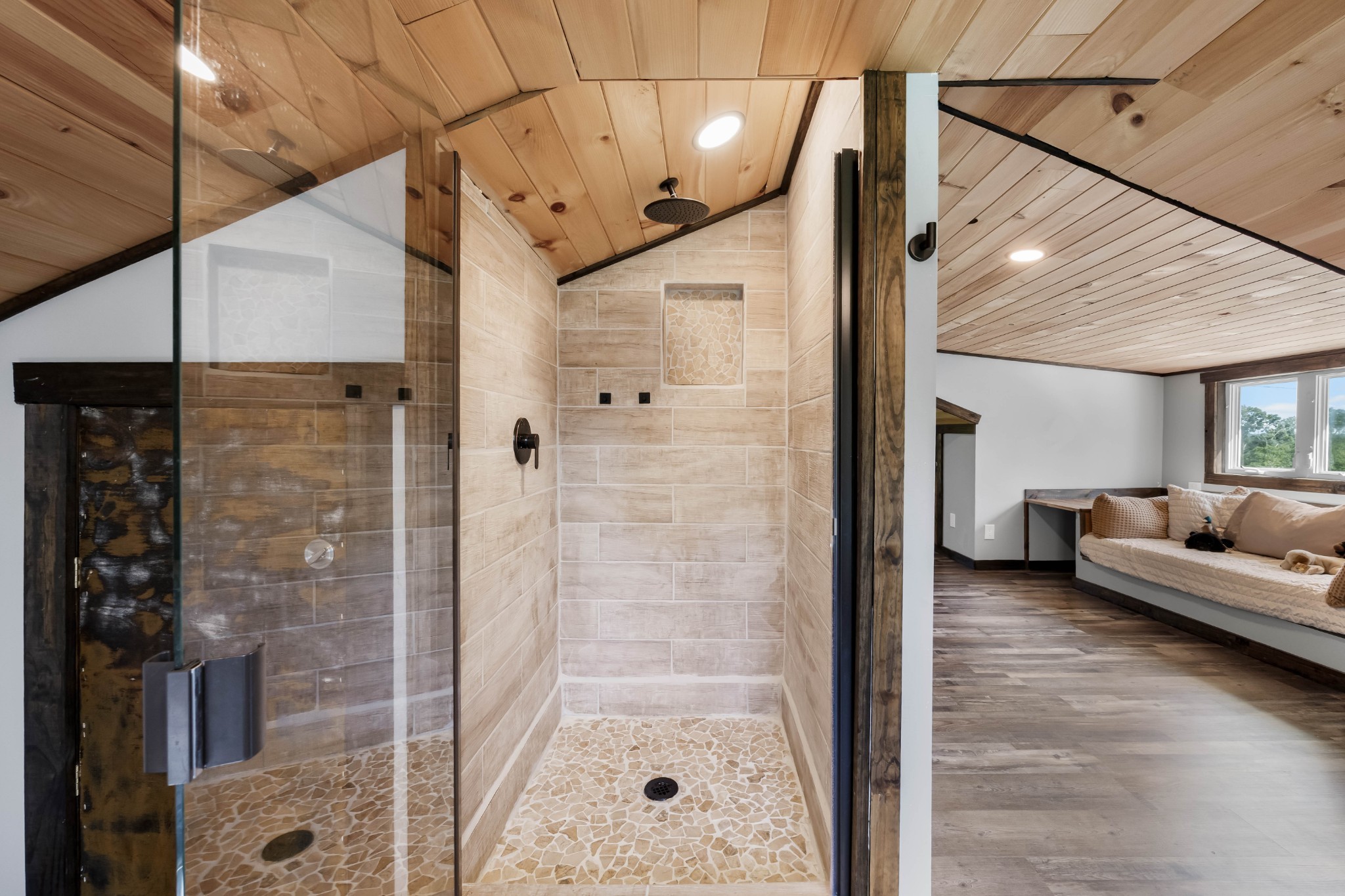 Dover, Tennessee, 37058, United States, 2 Bedrooms Bedrooms, ,2 BathroomsBathrooms,Residential,For Sale,2007547