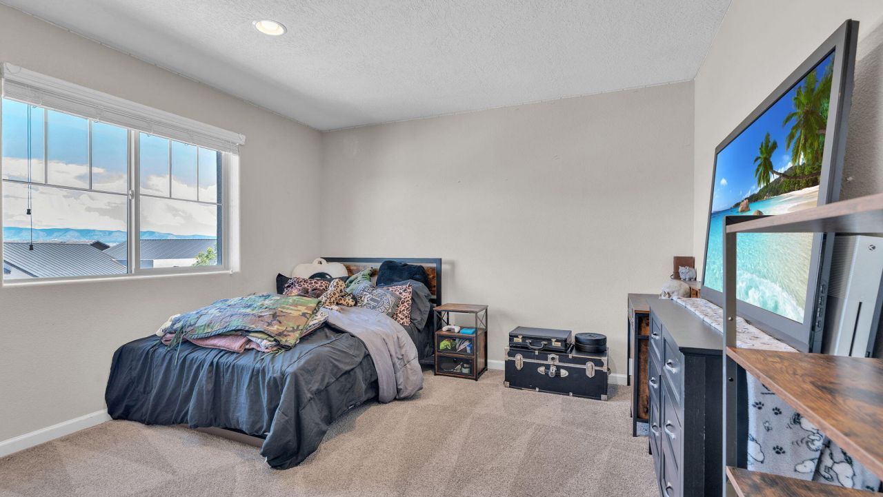 Albuquerque, New Mexico, 87106, United States, 5 Bedrooms Bedrooms, ,4 BathroomsBathrooms,Residential,For Sale,1907467