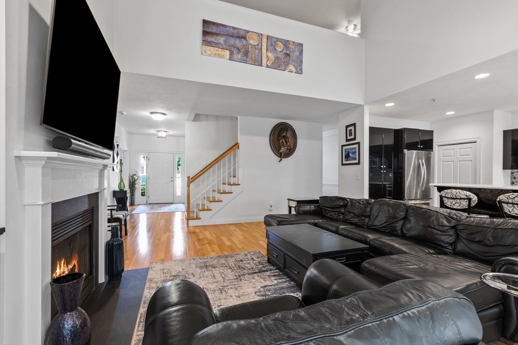 Westford, Massachusetts, 01886, United States, 3 Bedrooms Bedrooms, ,4 BathroomsBathrooms,Residential,For Sale,1923619