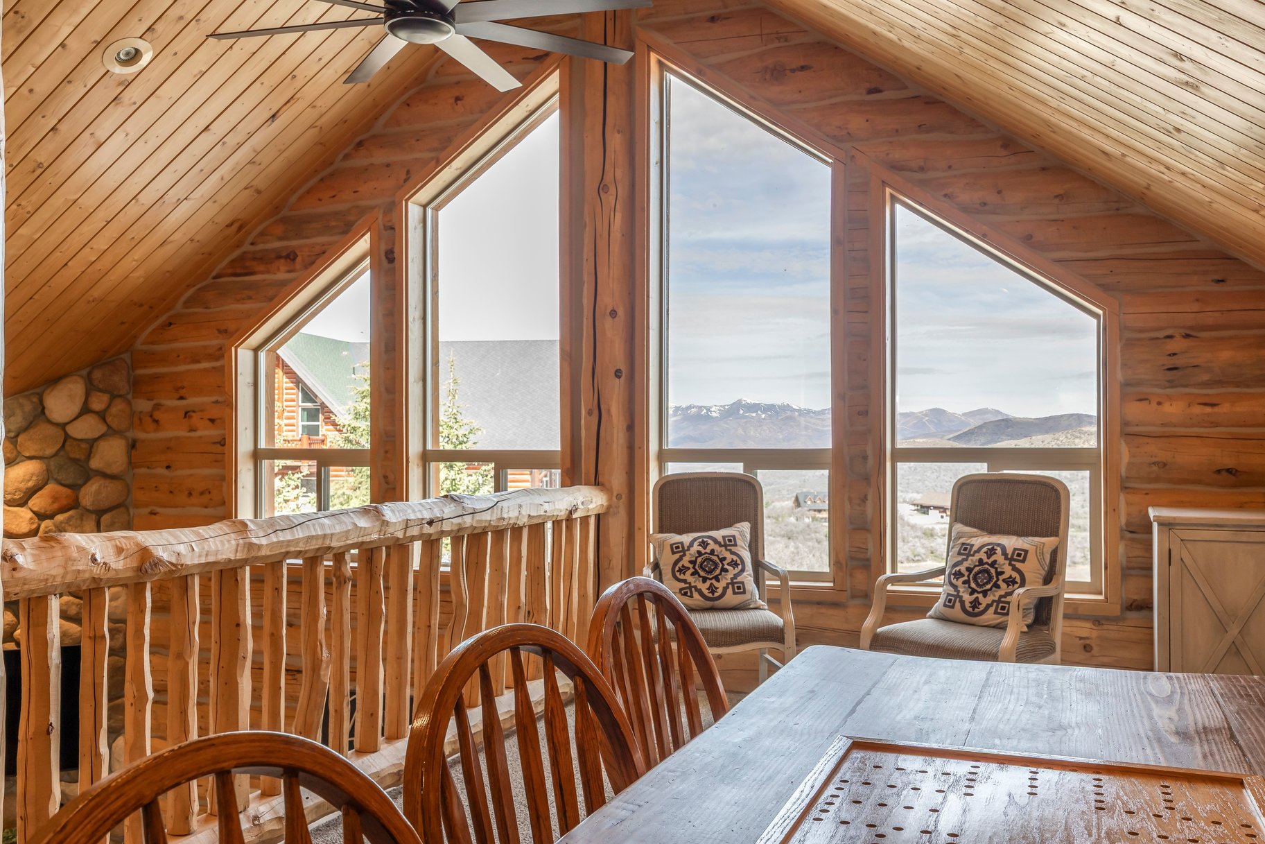  Modernized Timberlakes Cabin Home - 物件實景