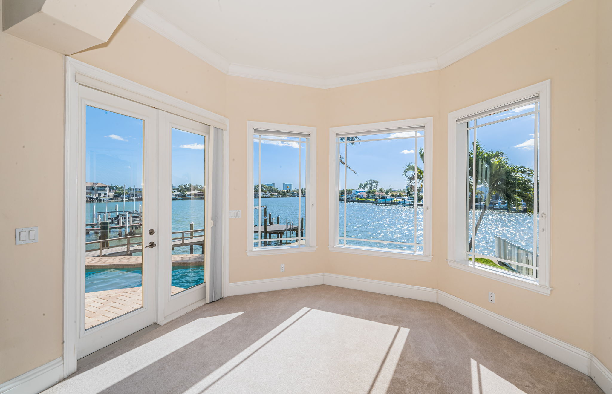 St Petersburg, Florida, 33707, United States, 5 Bedrooms Bedrooms, ,5 BathroomsBathrooms,Residential,For Sale,2006025