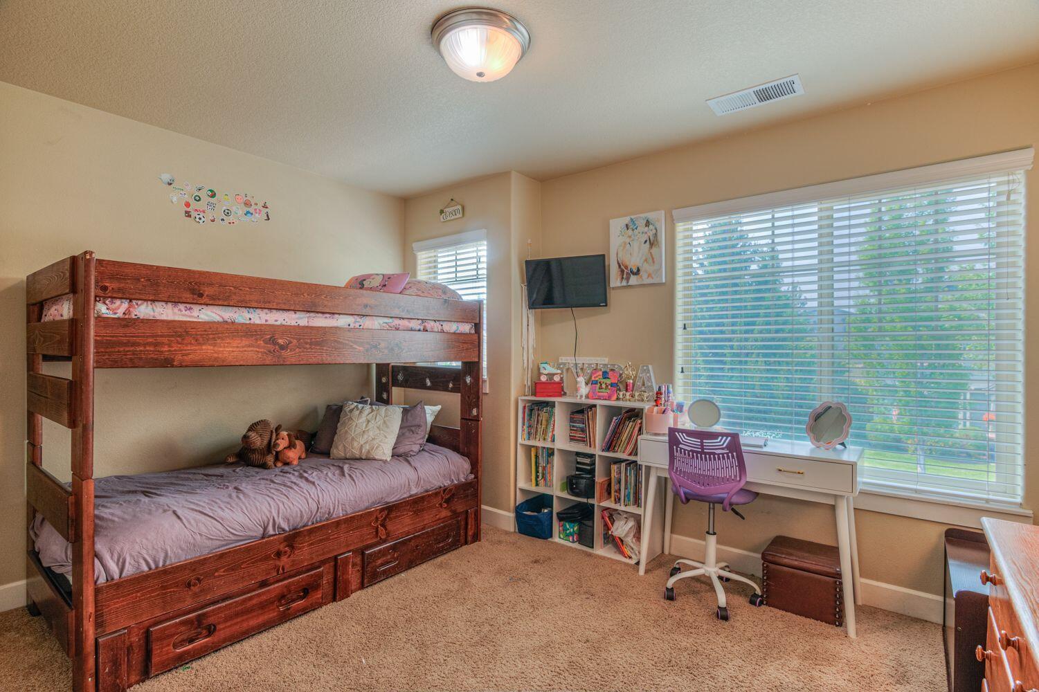 Redmond, Oregon, 97756, United States, 4 Bedrooms Bedrooms, ,3 BathroomsBathrooms,Residential,For Sale,1898439
