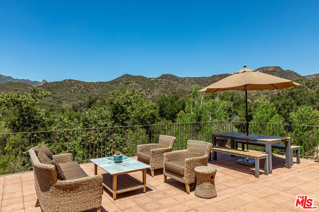 Calabasas, California, 91302, United States, 5 Bedrooms Bedrooms, ,4 BathroomsBathrooms,Residential,For Sale,1926275