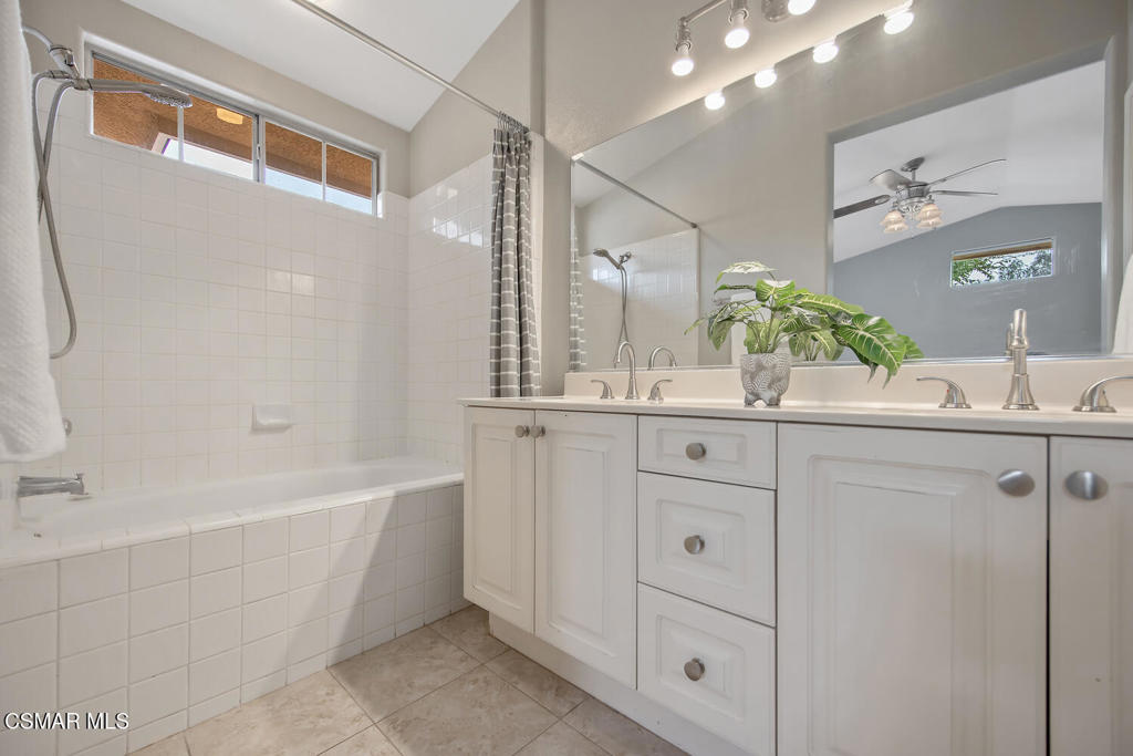 Oak Park, California, 91377, United States, 3 Bedrooms Bedrooms, ,3 BathroomsBathrooms,Residential,For Sale,1991035