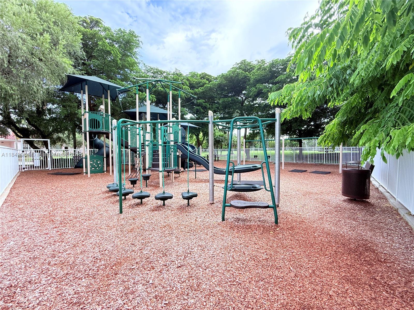 Weston, Florida, 33326, United States, 5 Bedrooms Bedrooms, ,4 BathroomsBathrooms,Residential,For Sale,1987523