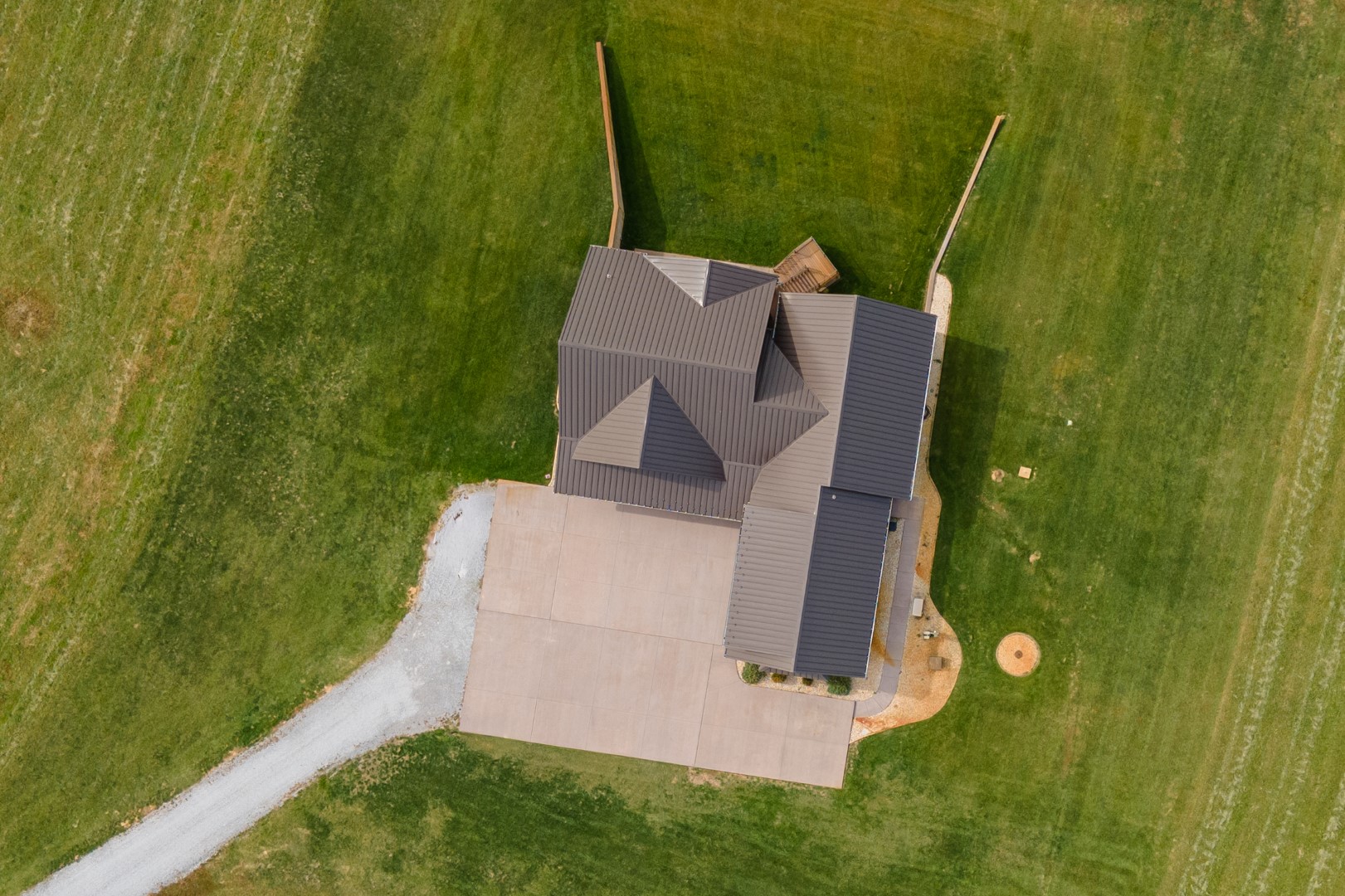 Carbondale, Illinois, 62902, United States, 3 Bedrooms Bedrooms, ,8 BathroomsBathrooms,Residential,For Sale,1986074