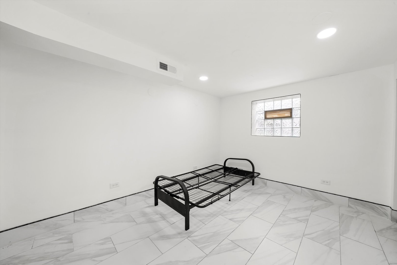 Chicago, Illinois, 60630, United States, 8 Bedrooms Bedrooms, ,3 BathroomsBathrooms,Residential,For Sale,1892523