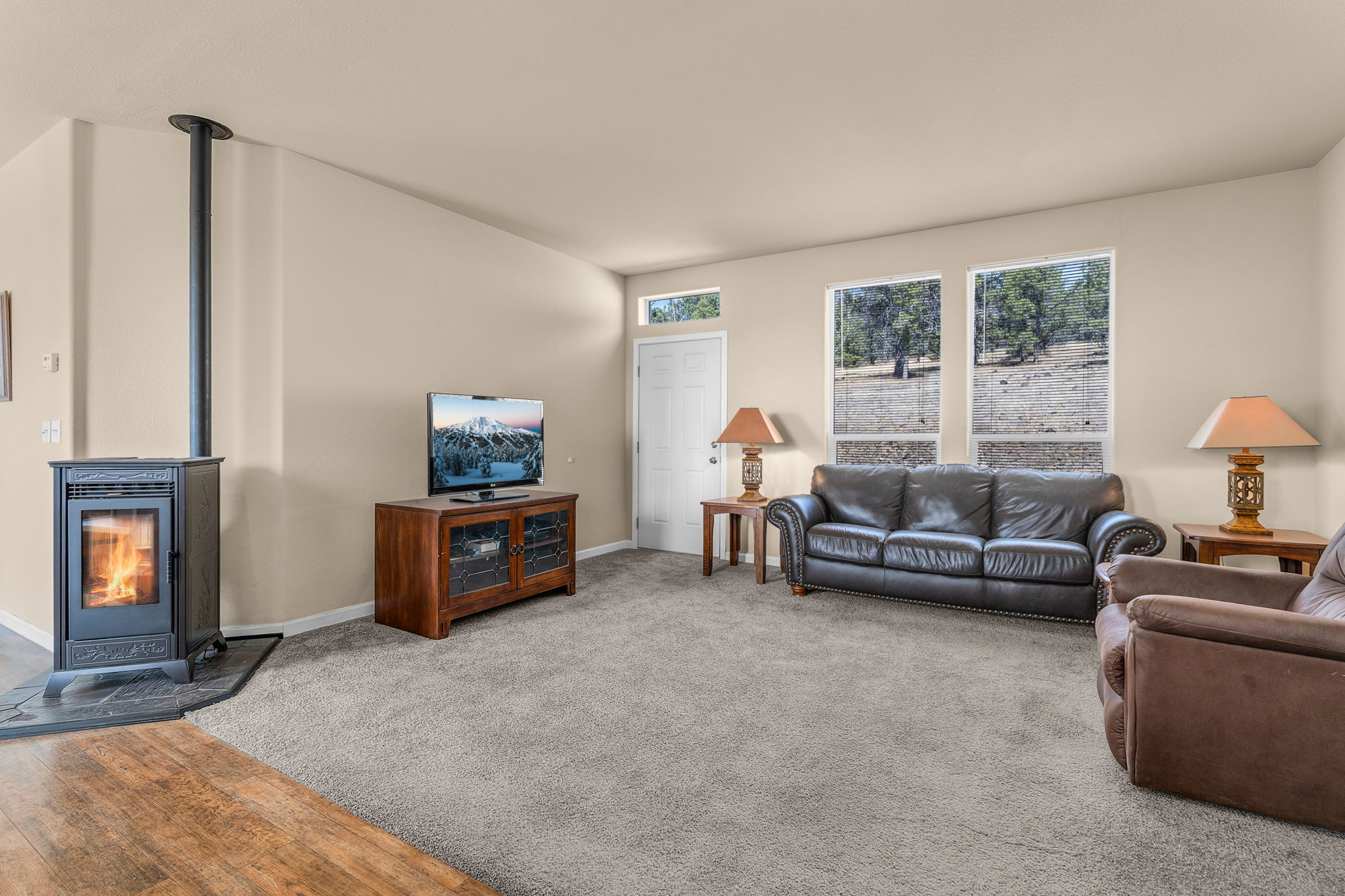 Prineville, Oregon, 97754, United States, 3 Bedrooms Bedrooms, ,2 BathroomsBathrooms,Residential,For Sale,1941697