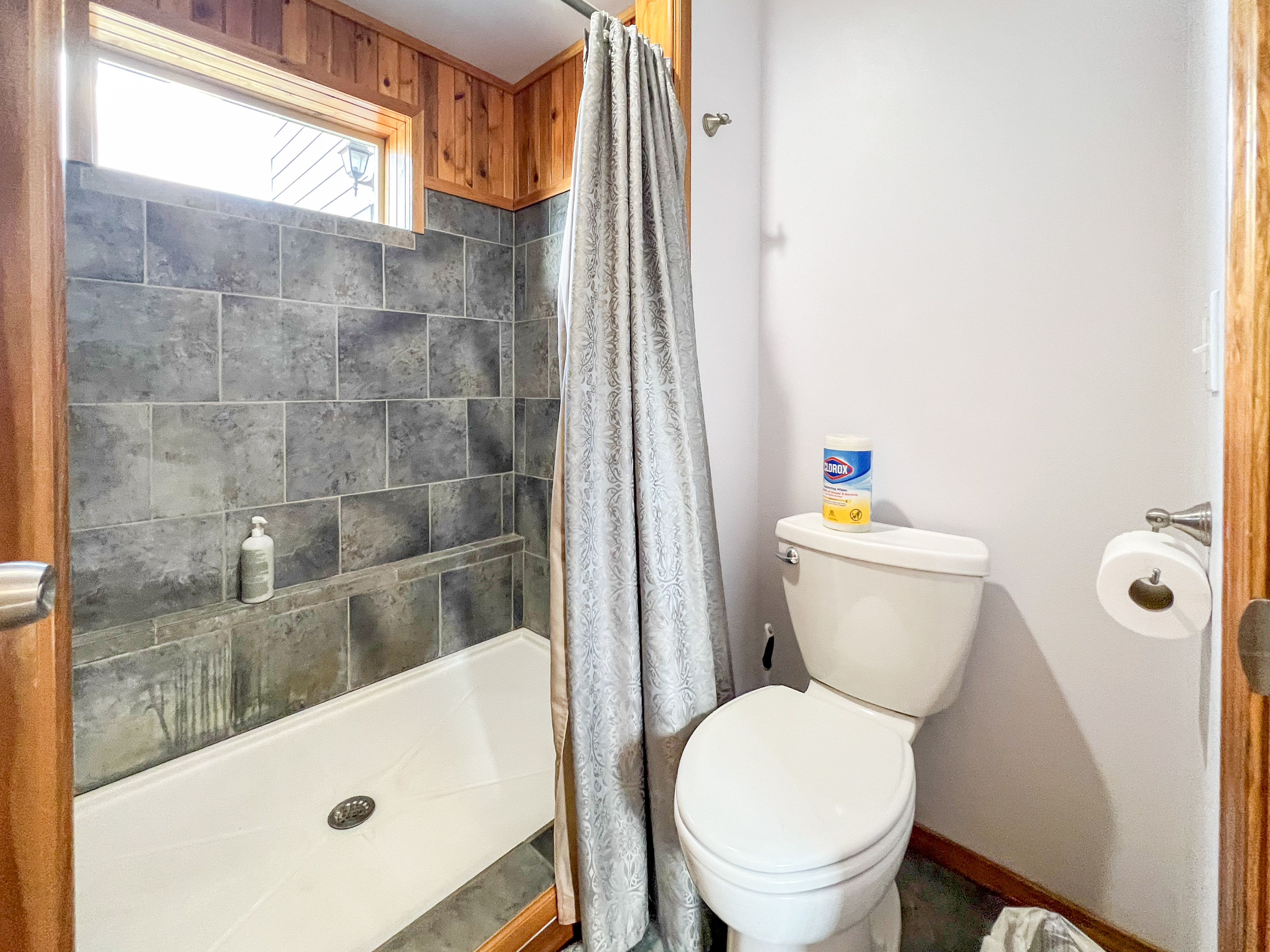 Kettle Falls, Washington, 99141, United States, 4 Bedrooms Bedrooms, ,4 BathroomsBathrooms,Residential,For Sale,1984366