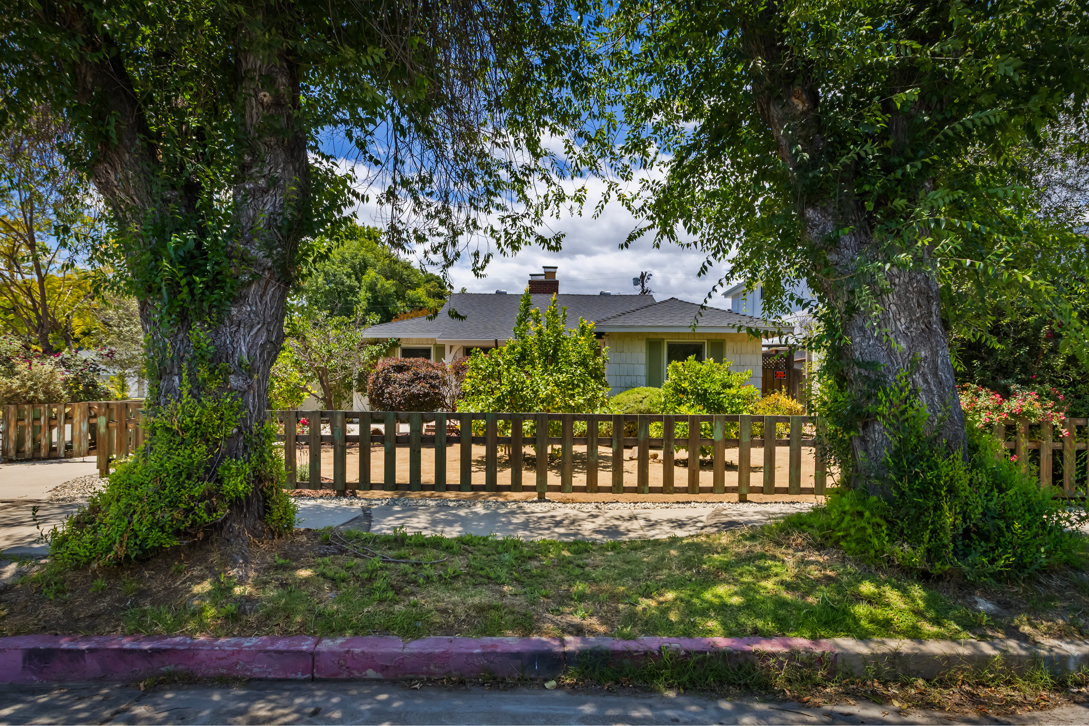 5005 Varna Avenue - 物件實景