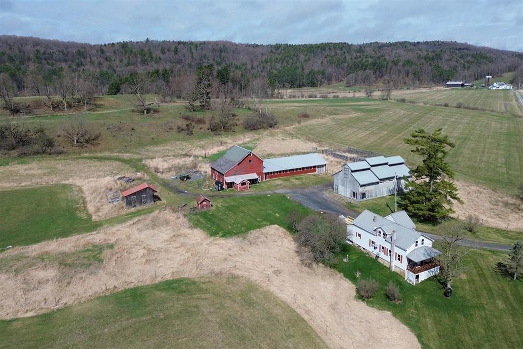  557 Pleasant Valley Road - 物件實景