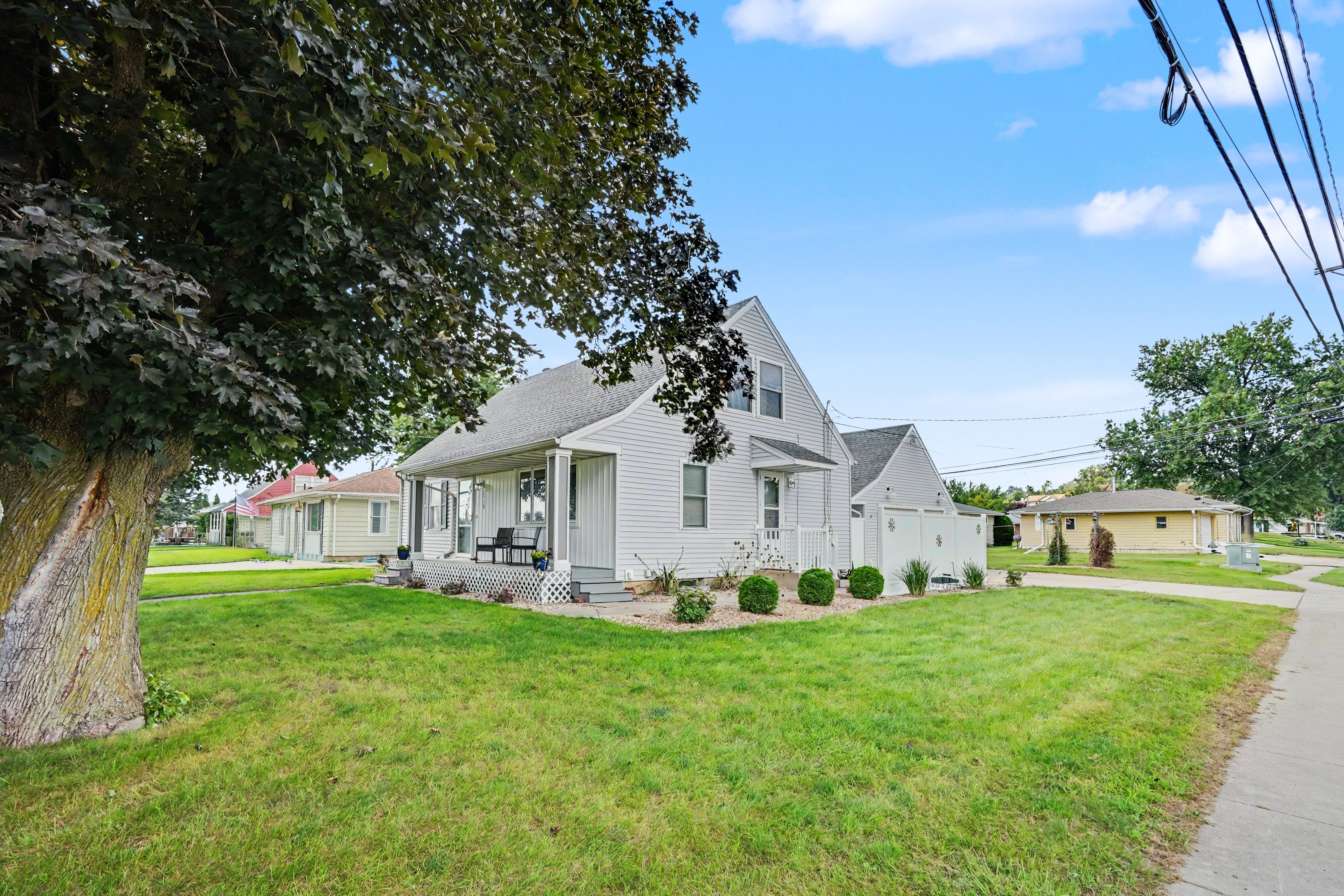 E Ave, Cedar Rapids, IA 52405 #1