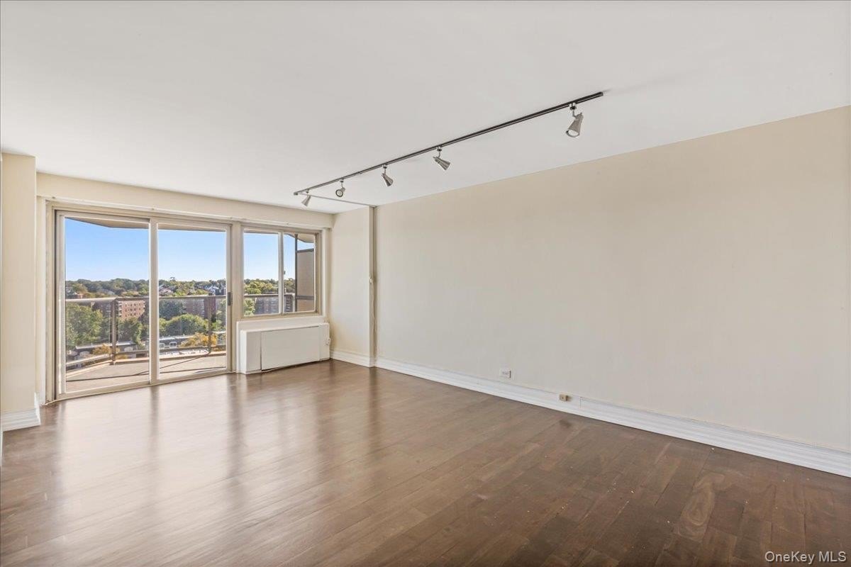 Bayside, New York, 11360, United States, 2 Bedrooms Bedrooms, ,2 BathroomsBathrooms,Residential,For Sale,2048855