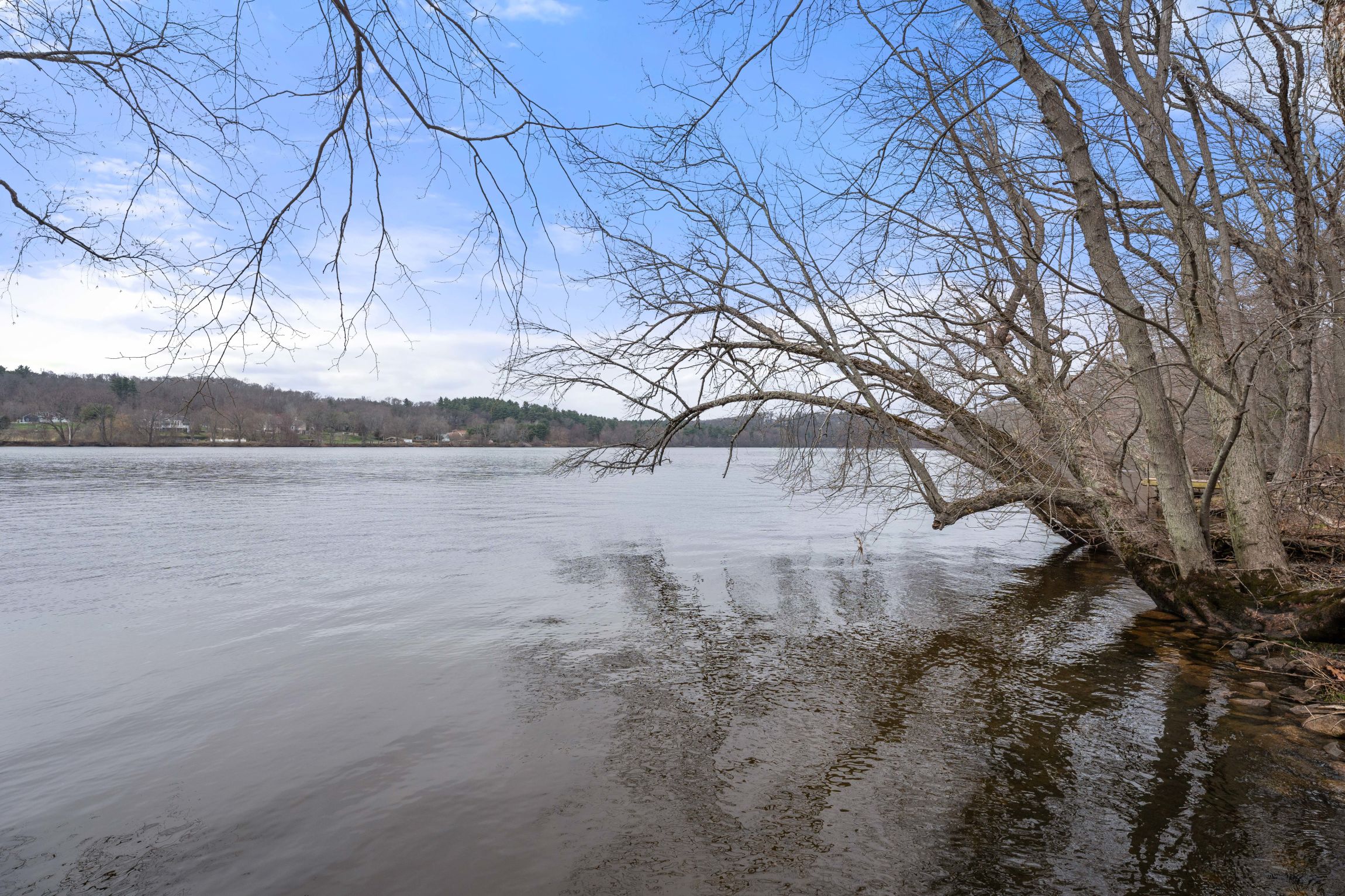  16 Merrimack River Road, Groveland, MA, 01834 - 物件實景