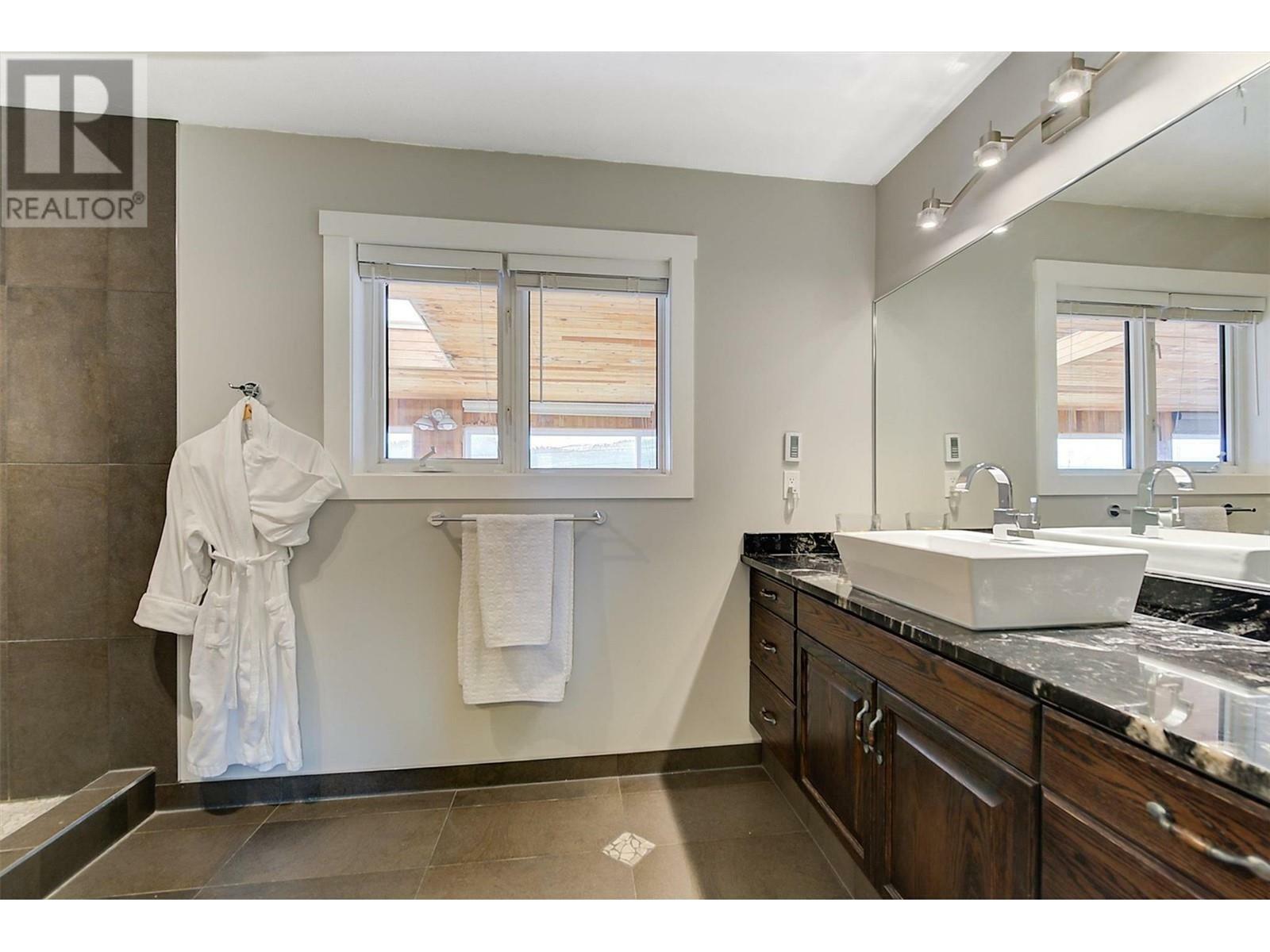 KELOWNA, British Columbia, V1V 2G6, CA, 5 Bedrooms Bedrooms, ,4 BathroomsBathrooms,Residential,For Sale,1838260