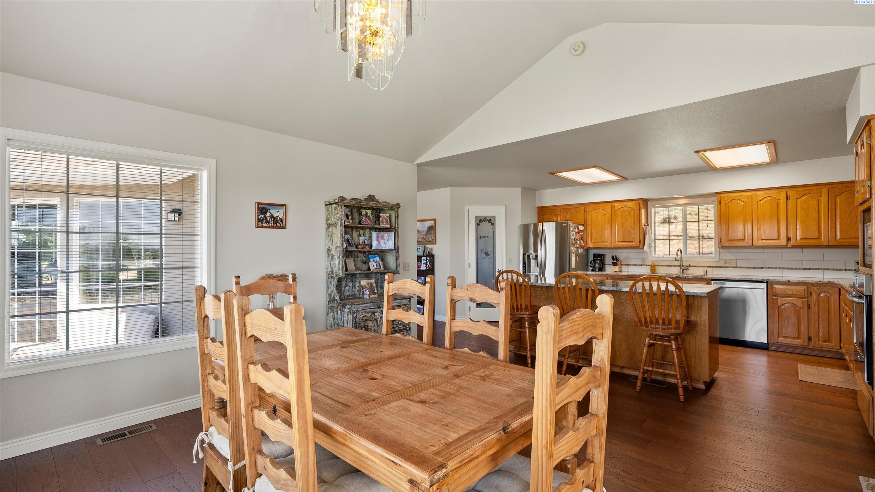 Prosser, Washington, 99350, United States, 3 Bedrooms Bedrooms, ,3 BathroomsBathrooms,Residential,For Sale,1867442