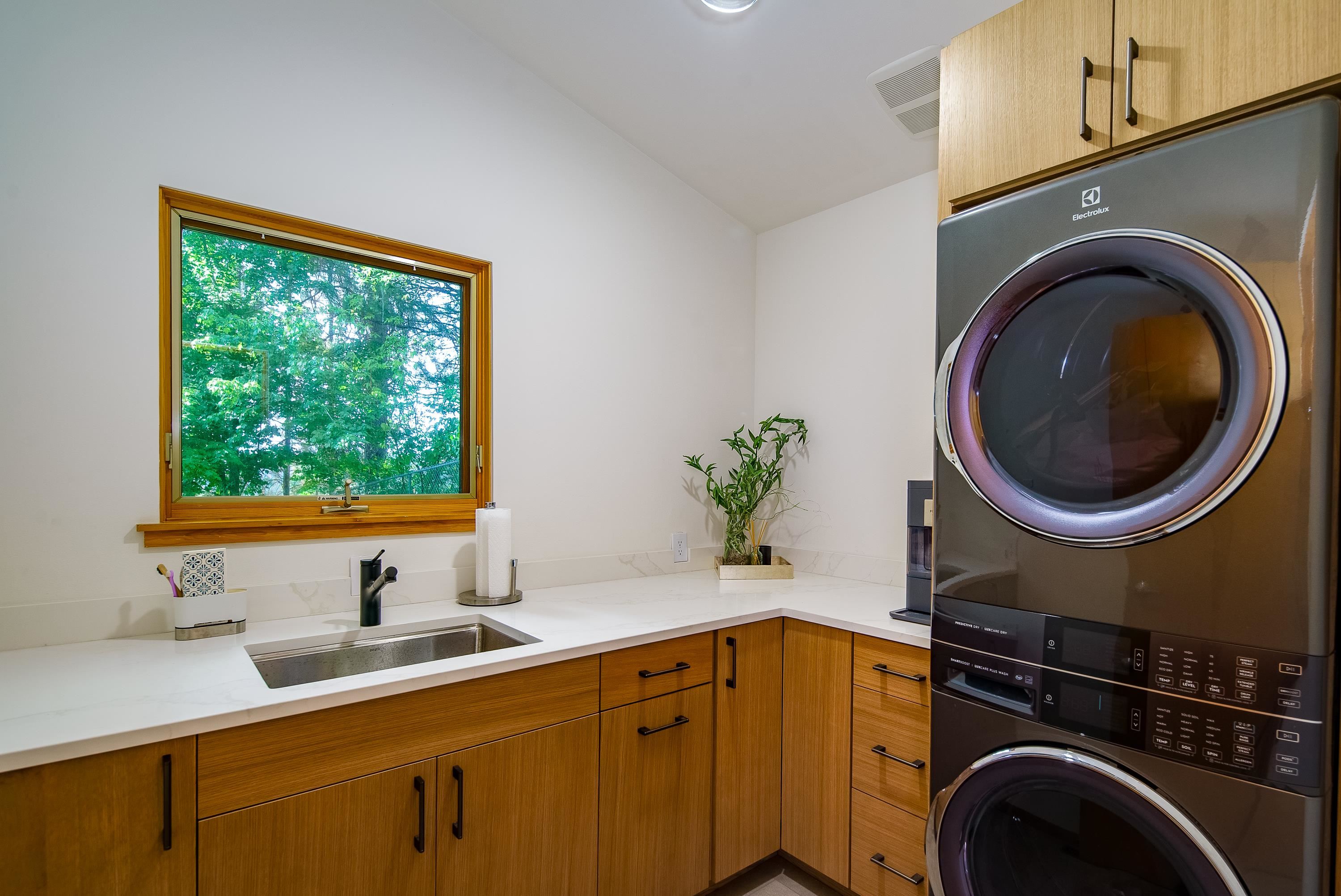 Spokane, Washington, 99223, United States, 4 Bedrooms Bedrooms, ,4 BathroomsBathrooms,Residential,For Sale,2002514