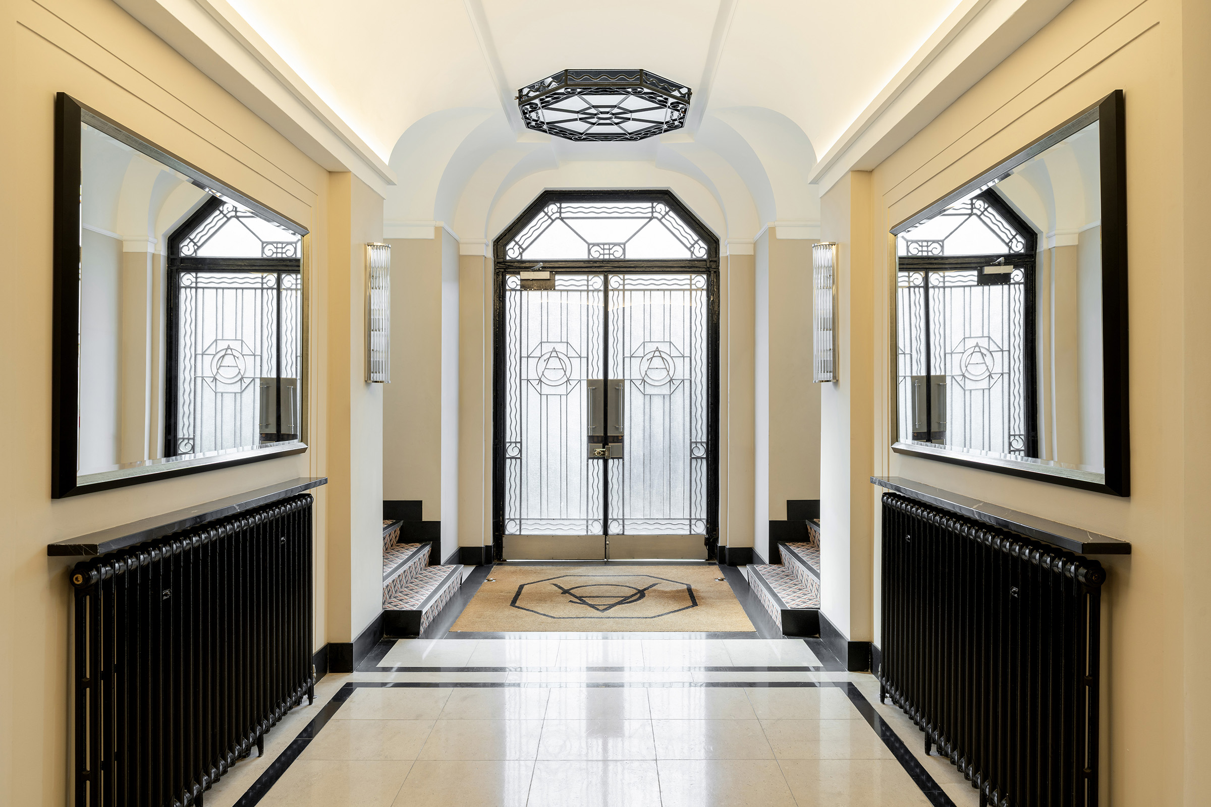  A Three-Bedroom Apartment in a Prime Holland Park Mansion Block - 物件實景