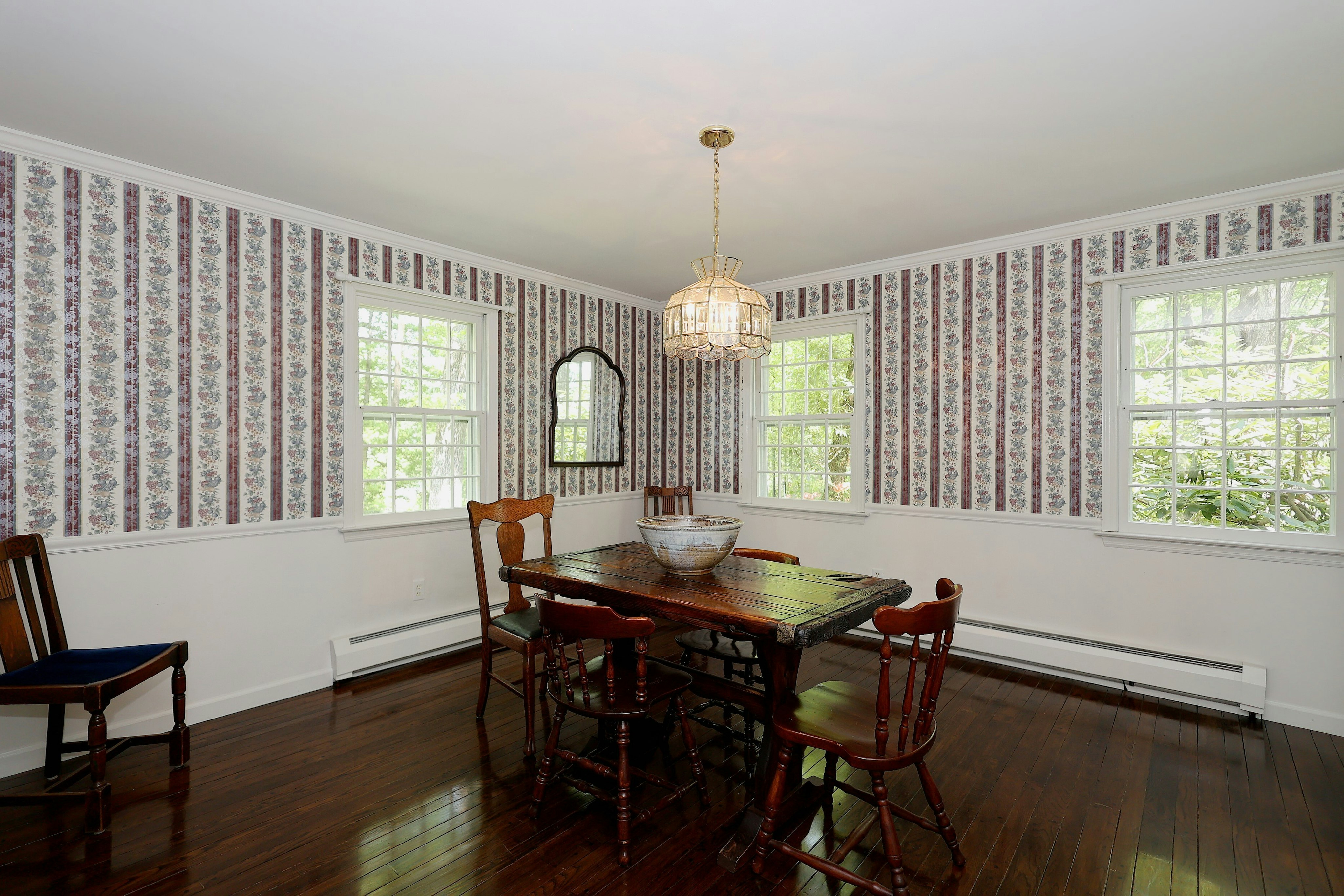  Classic New England Colonial - 物件實景
