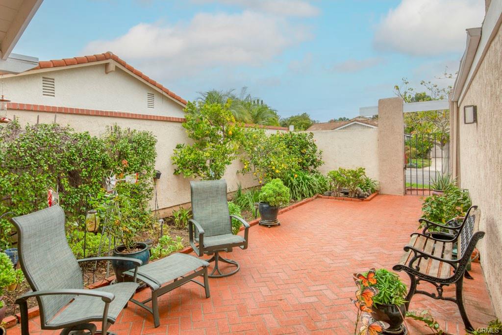 Laguna Woods, California, 92637, United States, 2 Bedrooms Bedrooms, ,Residential,For Sale,2005707