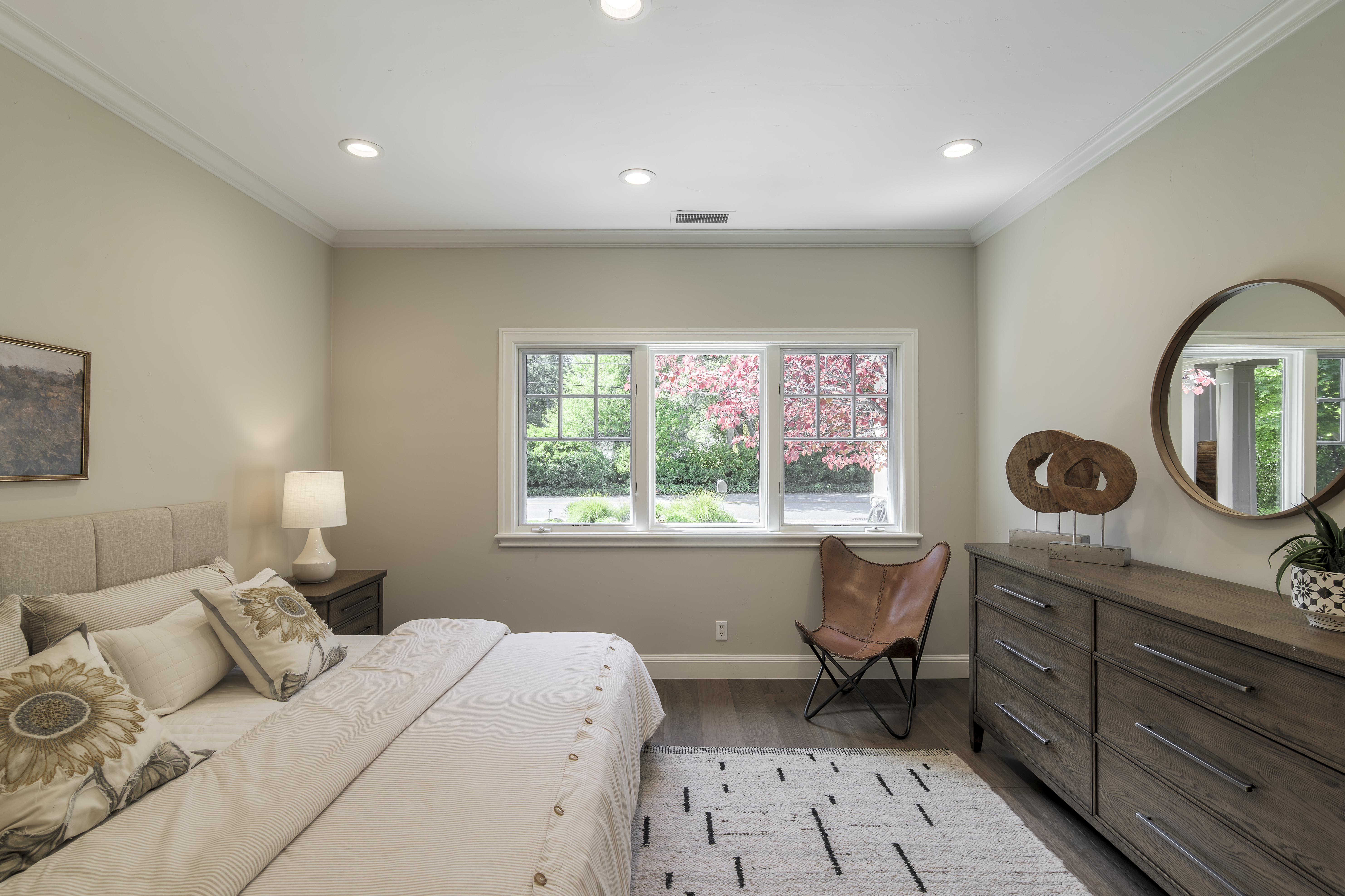  Beautifully Remodeled Craftsman-Inspired Home Located in the Willows - 物件實景