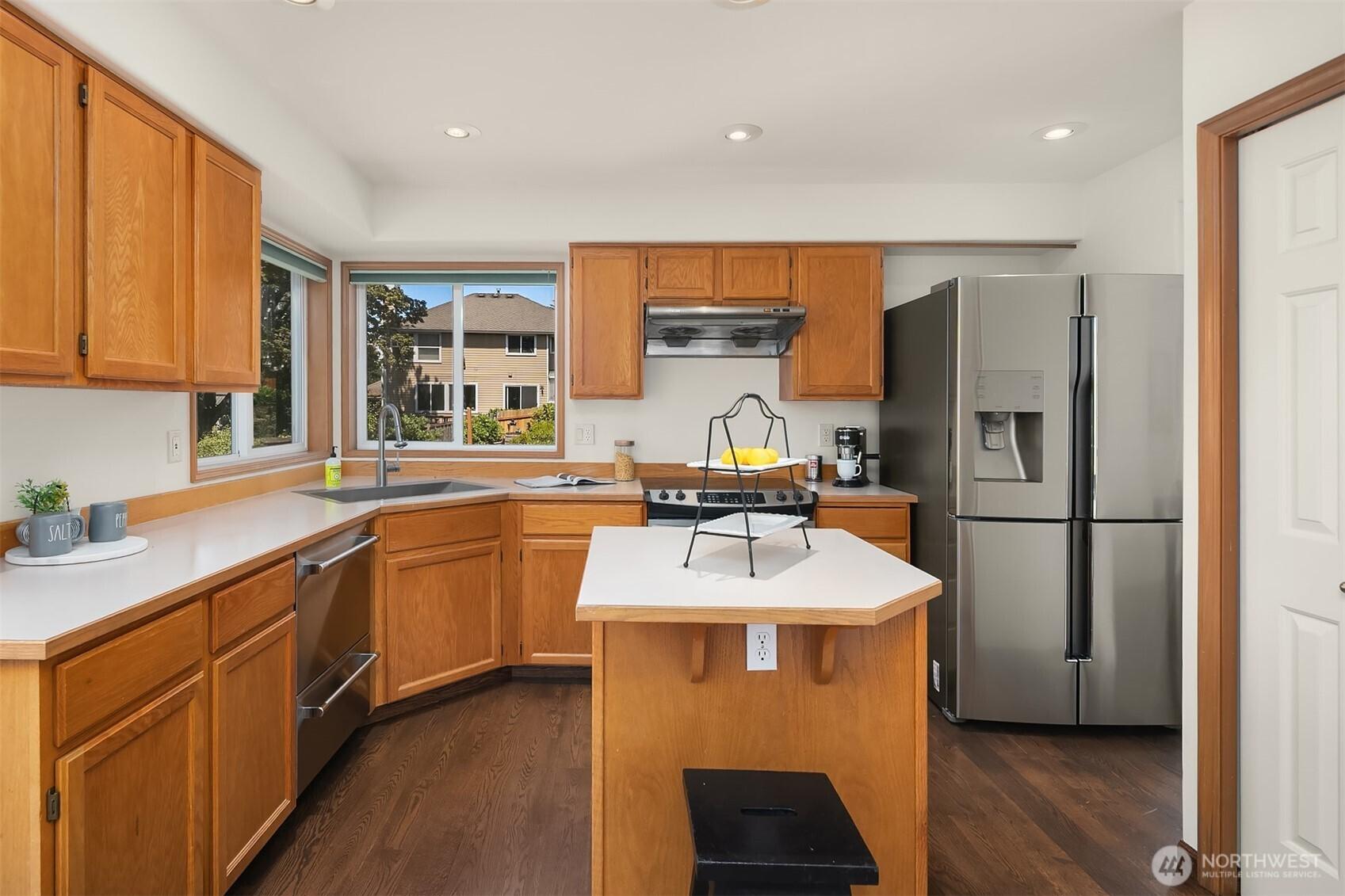 RENTON, Washington, 98059, United States, 4 Bedrooms Bedrooms, ,4 BathroomsBathrooms,Residential,For Sale,1882417