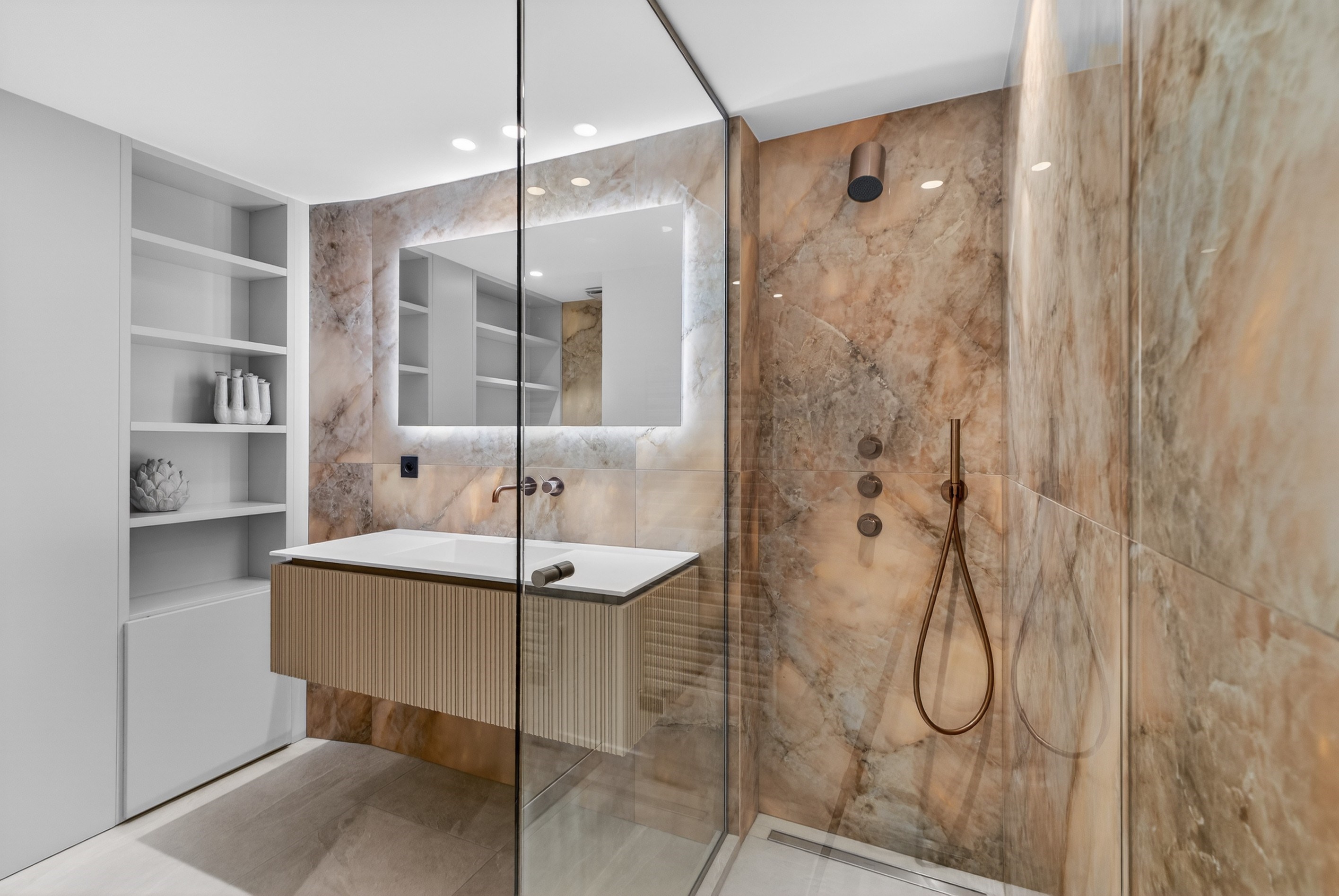  3-room apartment for sale Cannes Croisette, terrace, garage, luxury residence - 物件實景