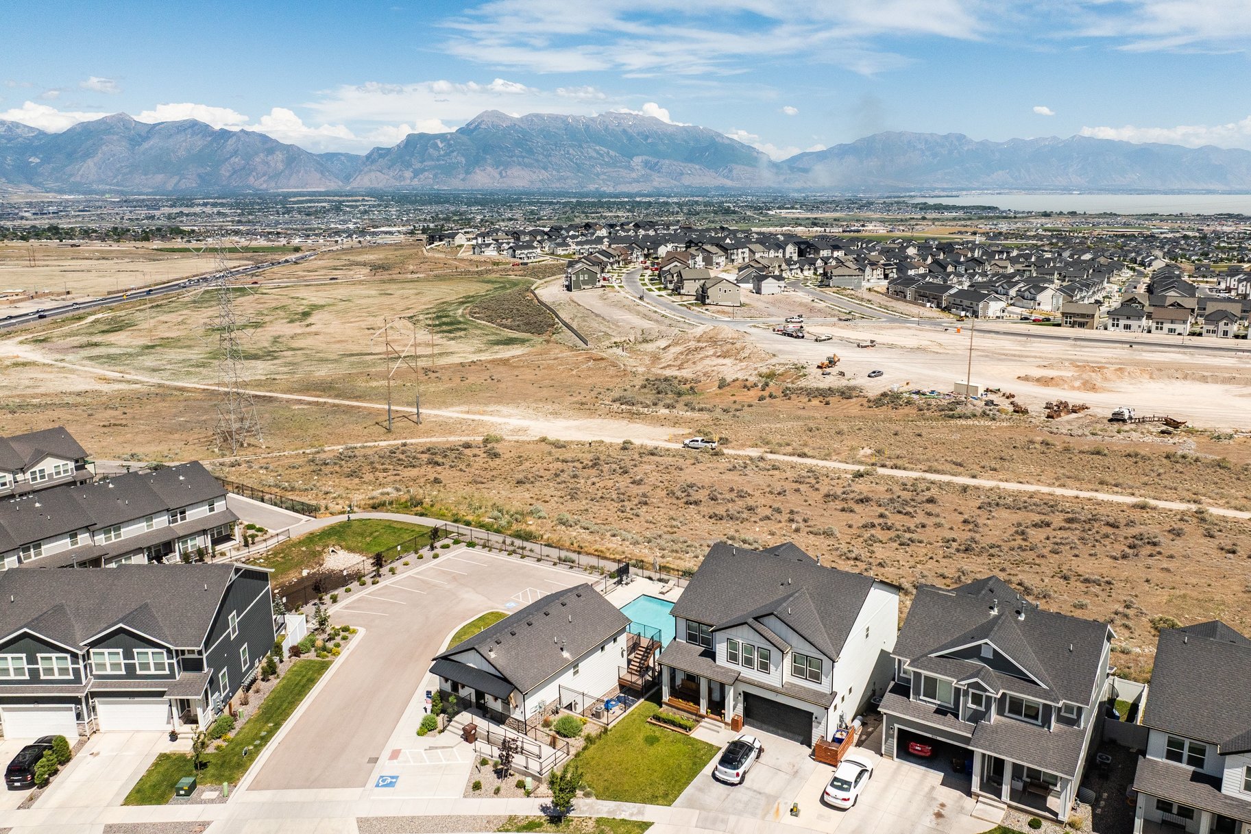  Bright & Quiet Townhome Ready to Be Your Next Home - 物件實景