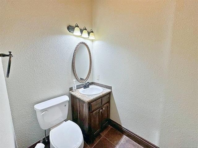 Tahlequah, Oklahoma, 74464, United States, 4 Bedrooms Bedrooms, ,6 BathroomsBathrooms,Residential,For Sale,1983044