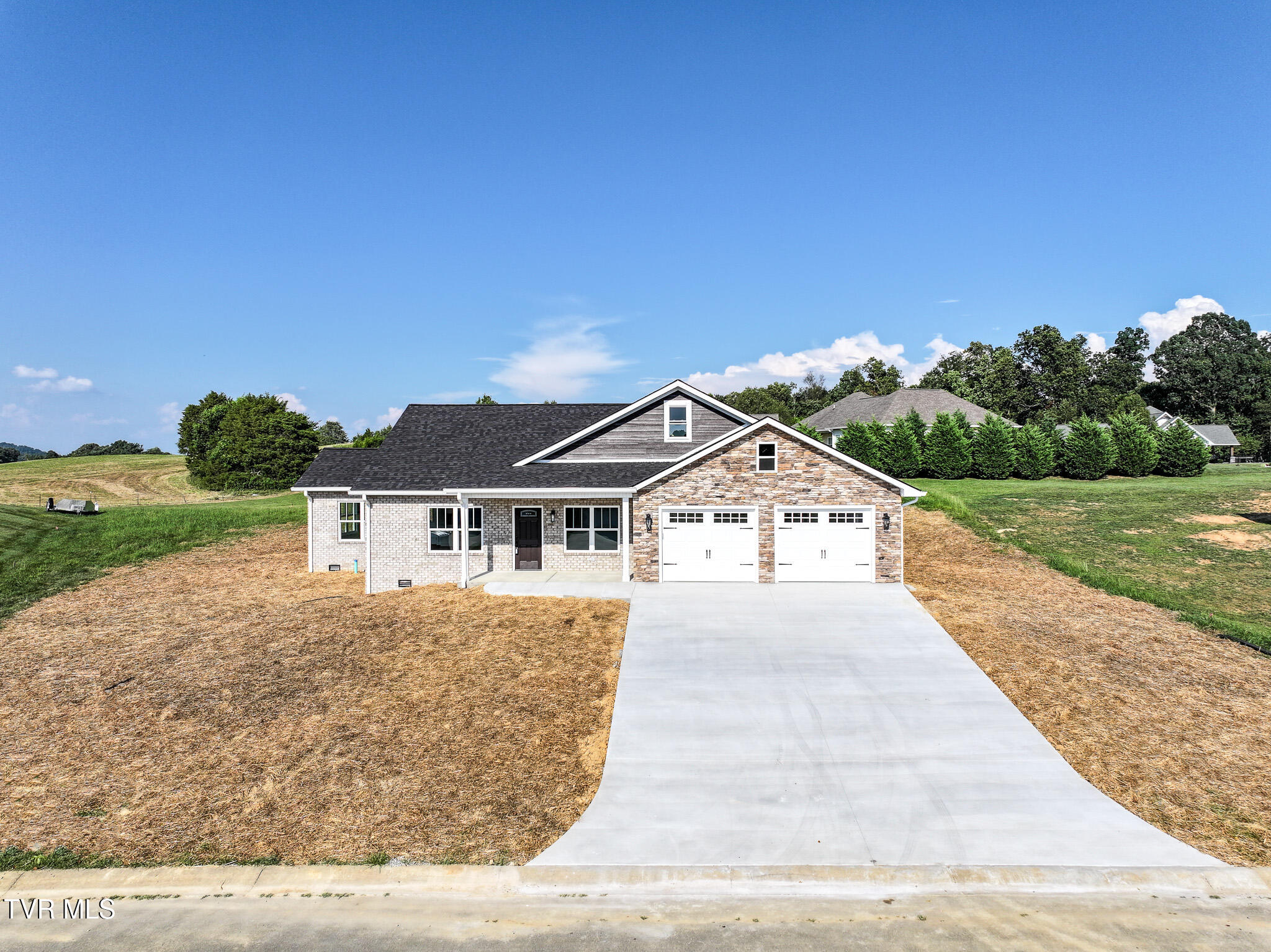Greeneville, Tennessee, 37745, United States, 3 Bedrooms Bedrooms, ,2 BathroomsBathrooms,Residential,For Sale,1935533