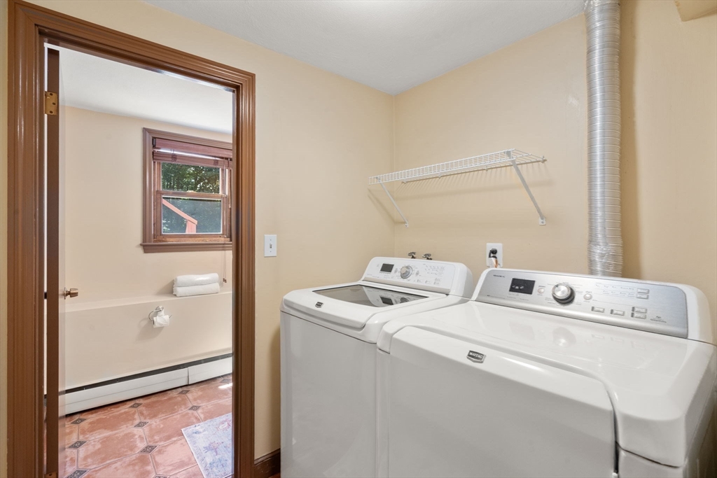 Norwood, Massachusetts, 02062, United States, 3 Bedrooms Bedrooms, ,2 BathroomsBathrooms,Residential,For Sale,1913621
