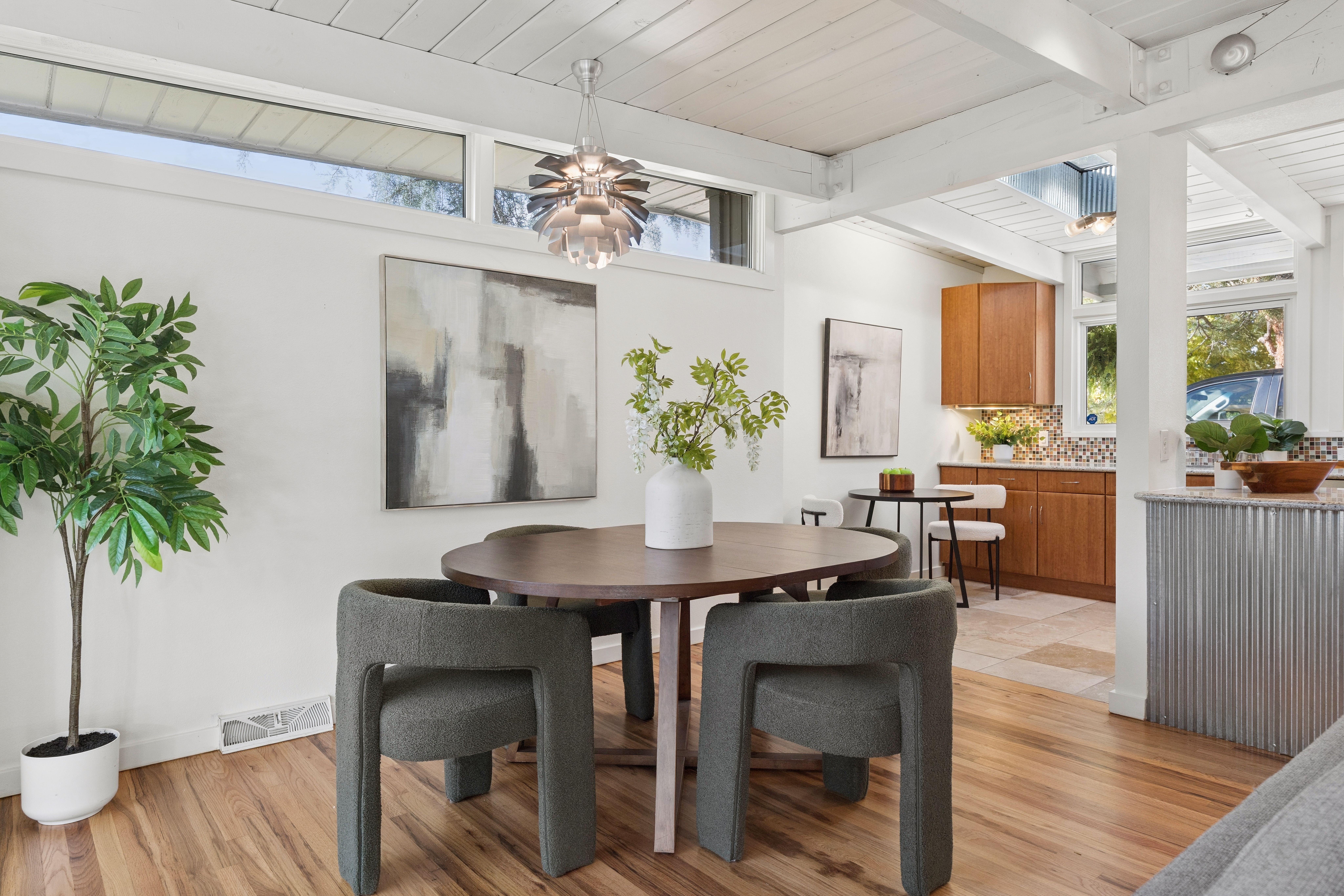  Mid-century modern lives with an effortless connection between indoors and out. - 物件實景