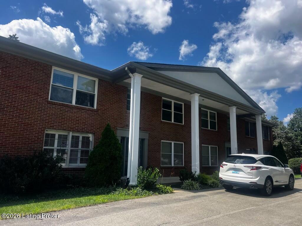 Chenoweth Ln, Louisville, KY 40207