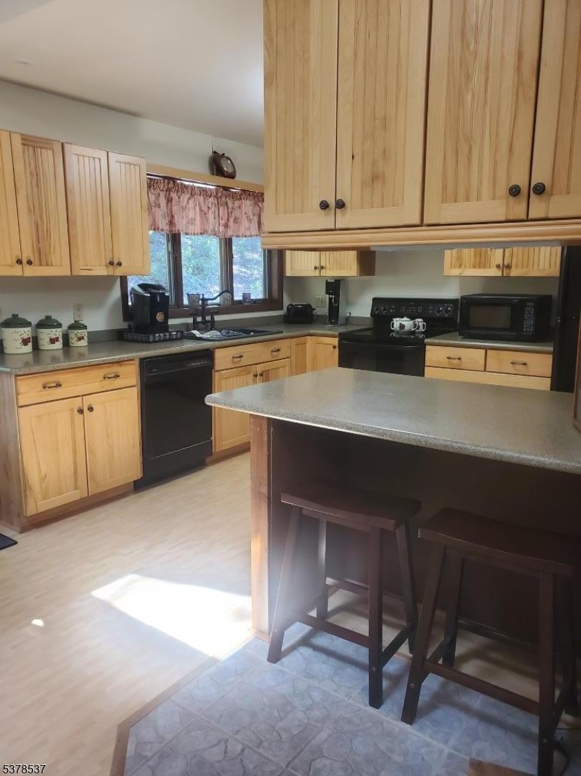 Fredon Twp., New Jersey, 07860, United States, 3 Bedrooms Bedrooms, ,2 BathroomsBathrooms,Residential,For Sale,1924820