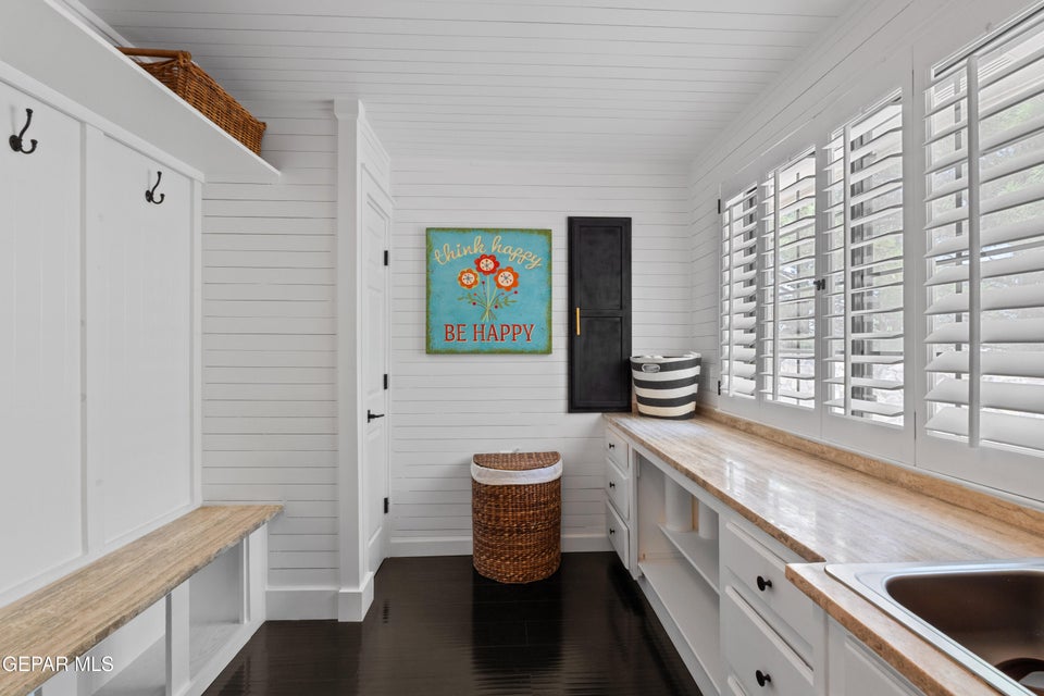 El Paso, Texas, 79936, United States, 5 Bedrooms Bedrooms, ,5 BathroomsBathrooms,Residential,For Sale,1980417