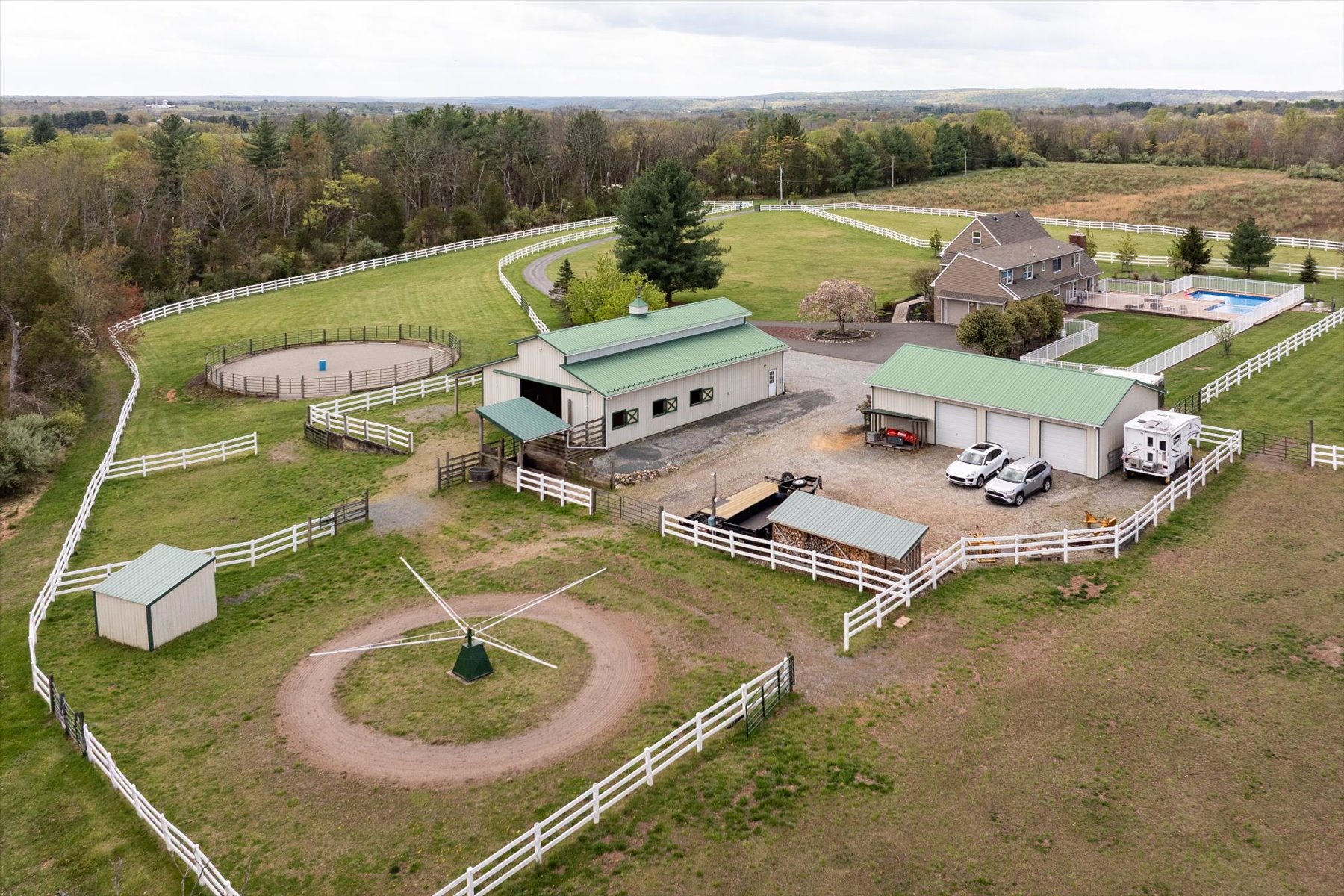  Well Maintained Colonial Home with Exceptional Equestrian Property - 物件實景
