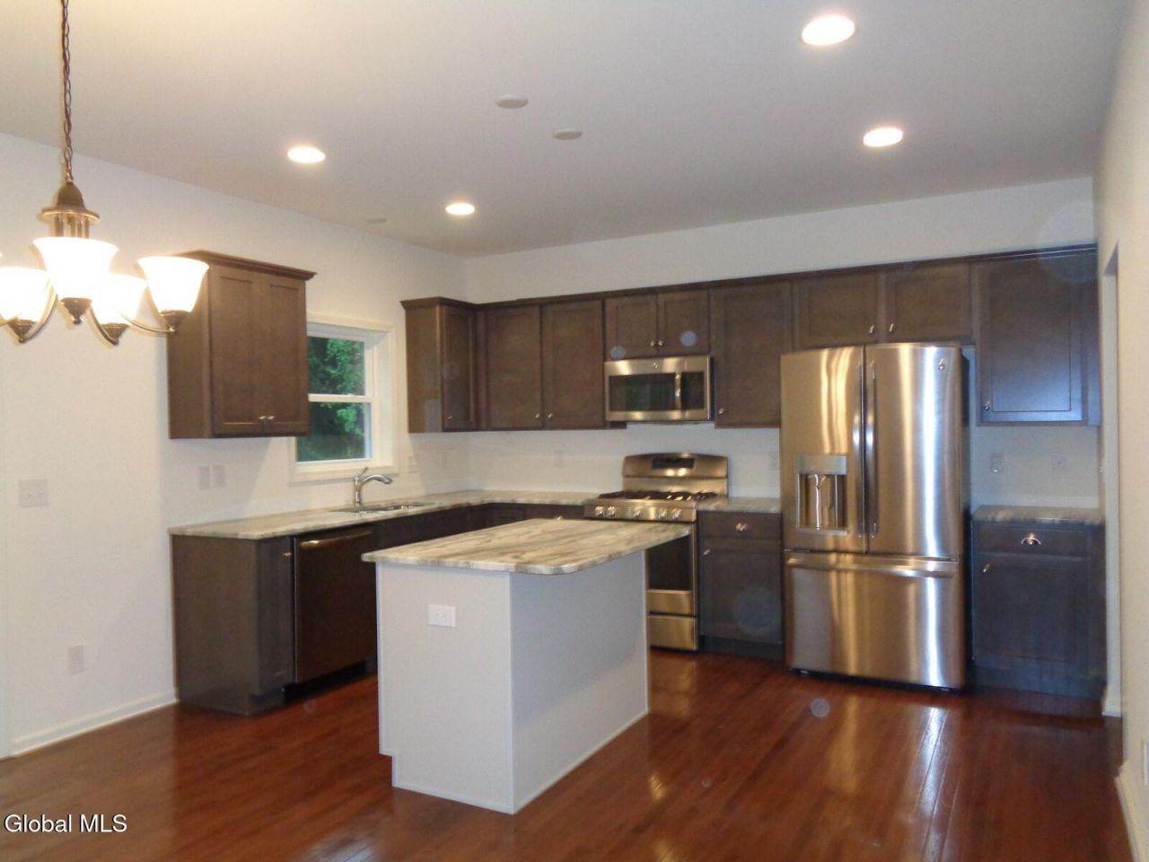 Mechanicville, New York, 12118, United States, 3 Bedrooms Bedrooms, ,3 BathroomsBathrooms,Residential,For Sale,1989340