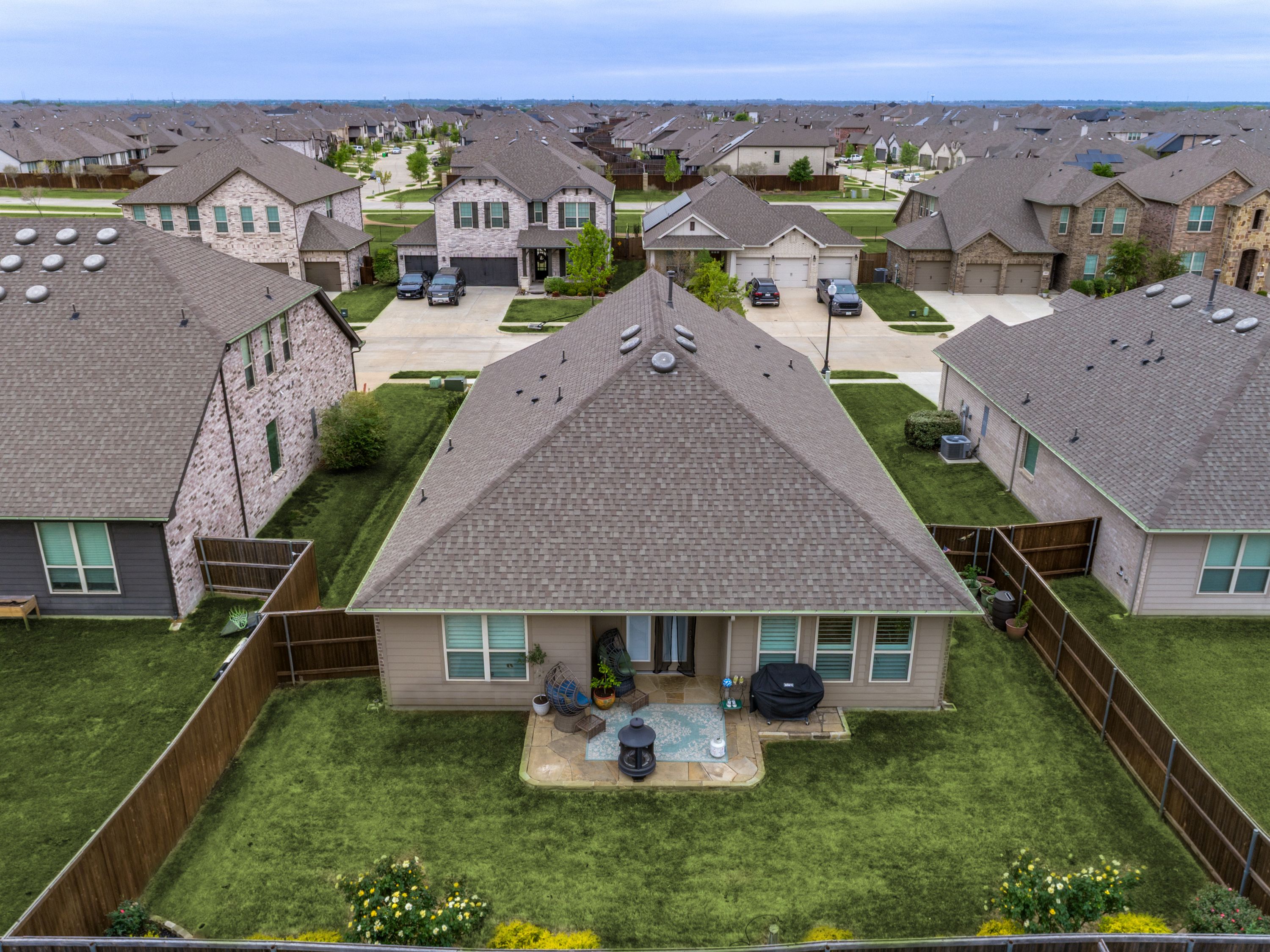  2800 Lakeside Drive - 物件實景