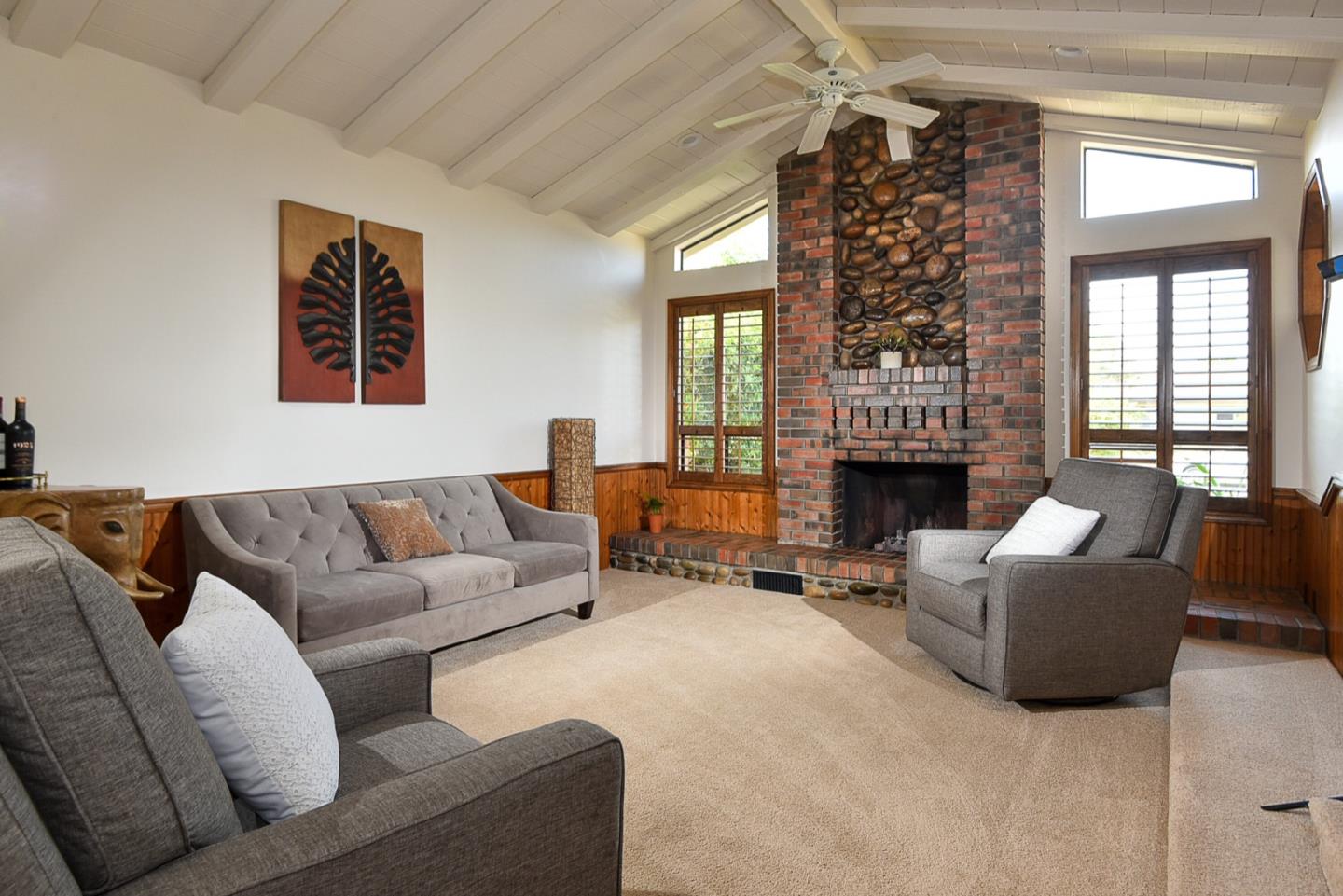 Hollister, California, 95023, United States, 3 Bedrooms Bedrooms, ,2 BathroomsBathrooms,Residential,For Sale,1983755