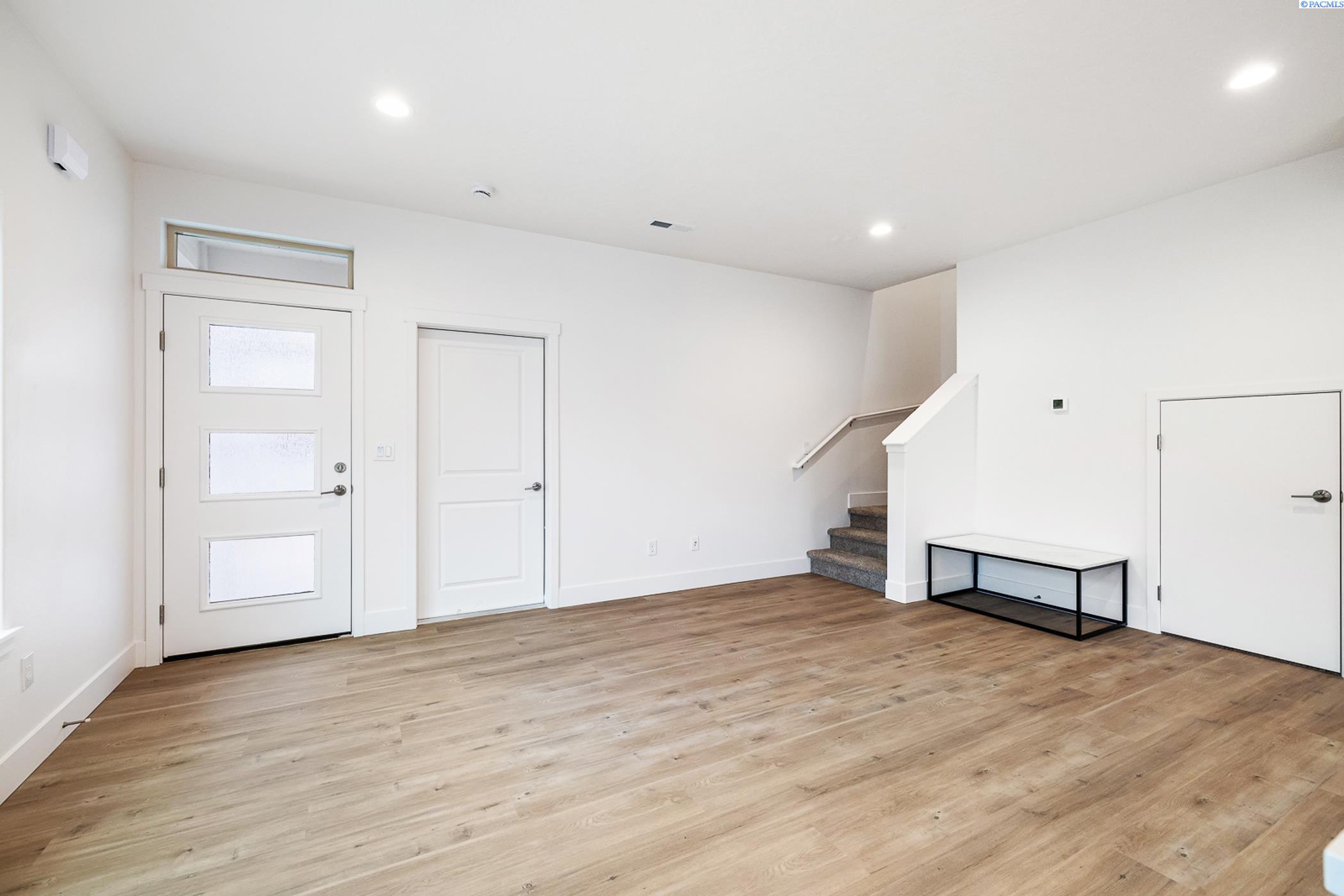 Kennewick, Washington, 99337, United States, 6 Bedrooms Bedrooms, ,Residential,For Sale,1787264