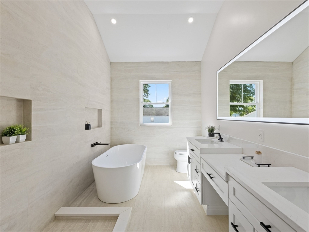 Wakefield, Massachusetts, 01880, United States, 4 Bedrooms Bedrooms, ,5 BathroomsBathrooms,Residential,For Sale,1938527