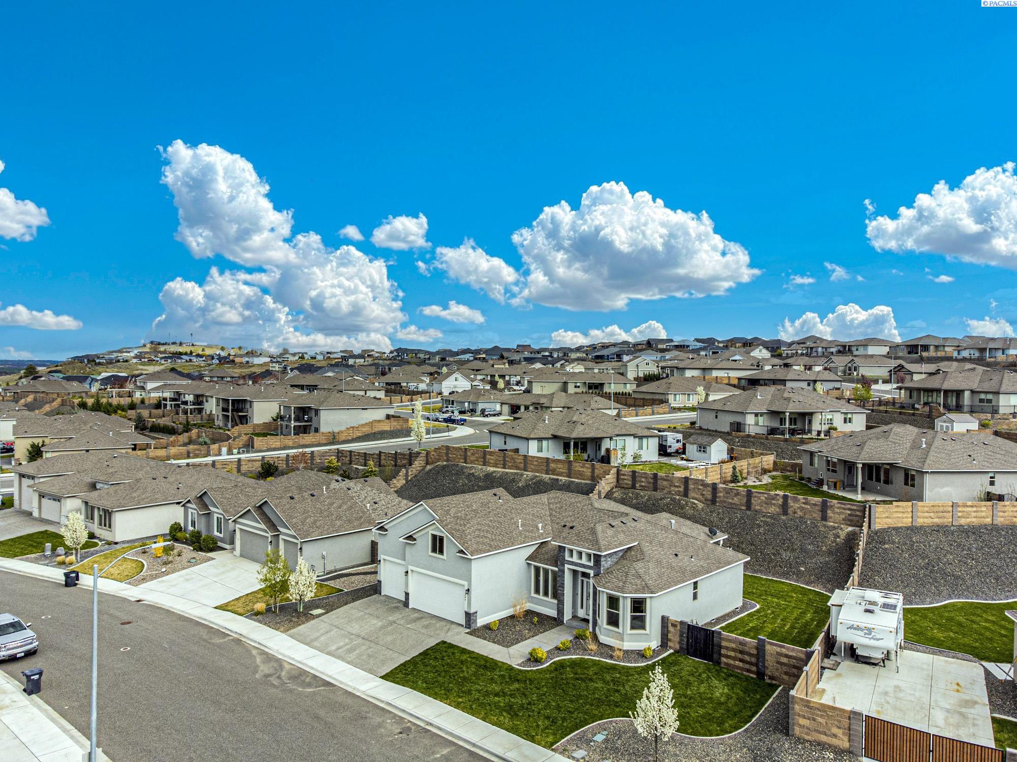 West Richland, Washington, 99353, United States, 5 Bedrooms Bedrooms, ,2 BathroomsBathrooms,Residential,For Sale,1873826