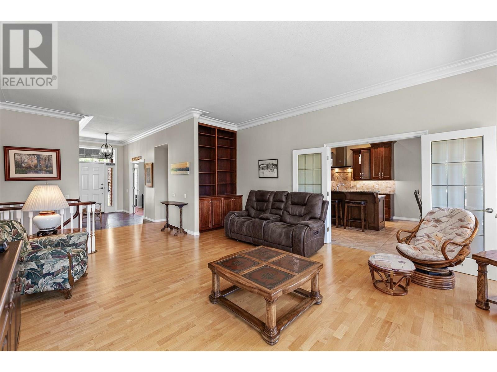 KELOWNA, British Columbia, V1V 1W2, CA, 4 Bedrooms Bedrooms, ,3 BathroomsBathrooms,Residential,For Sale,1882323