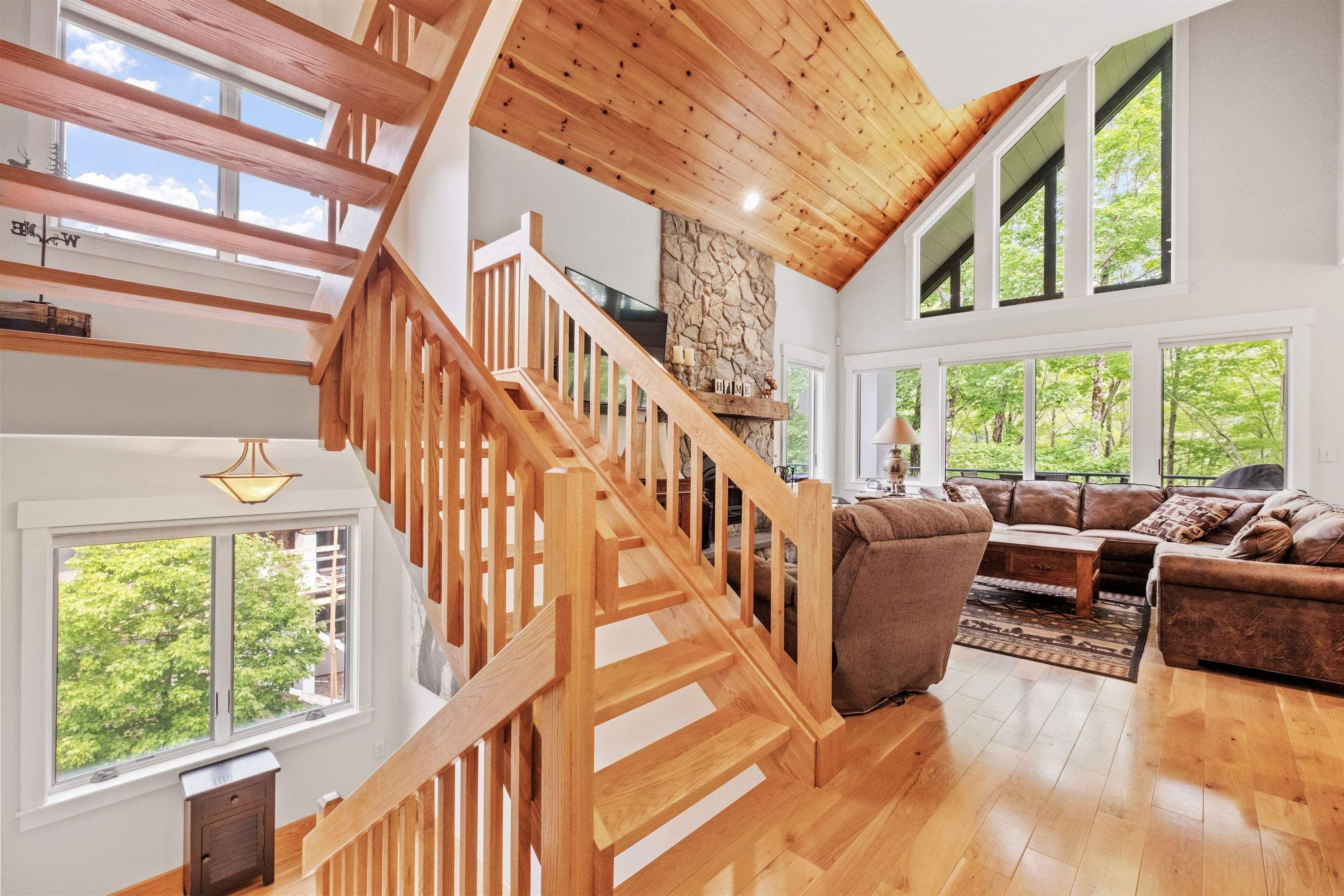 Lincoln, New Hampshire, 03251, United States, 5 Bedrooms Bedrooms, ,3 BathroomsBathrooms,Residential,For Sale,1981884