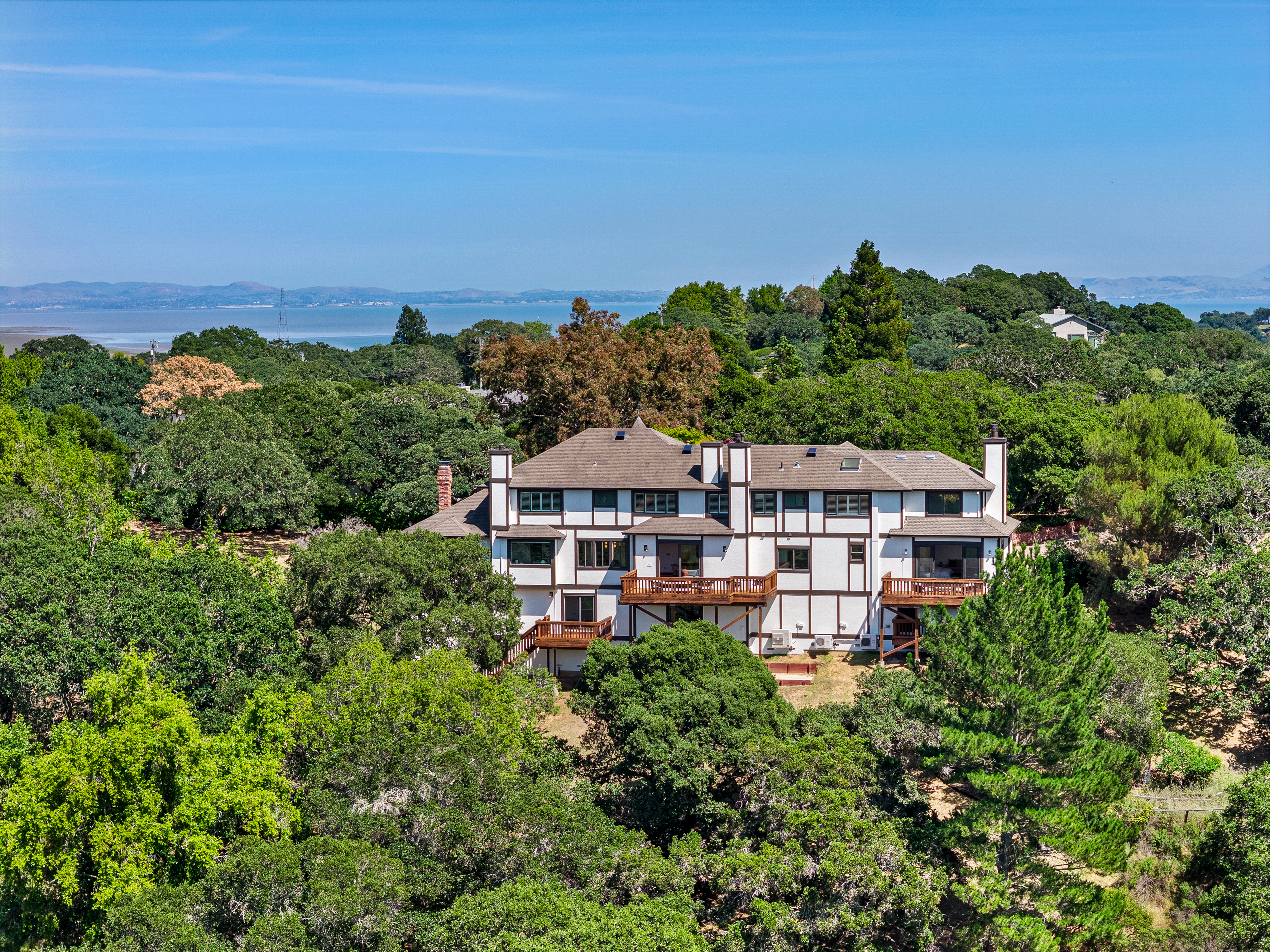  Grand Estate in Novato’s Prestigious Gated Lockton Lane - 物件實景
